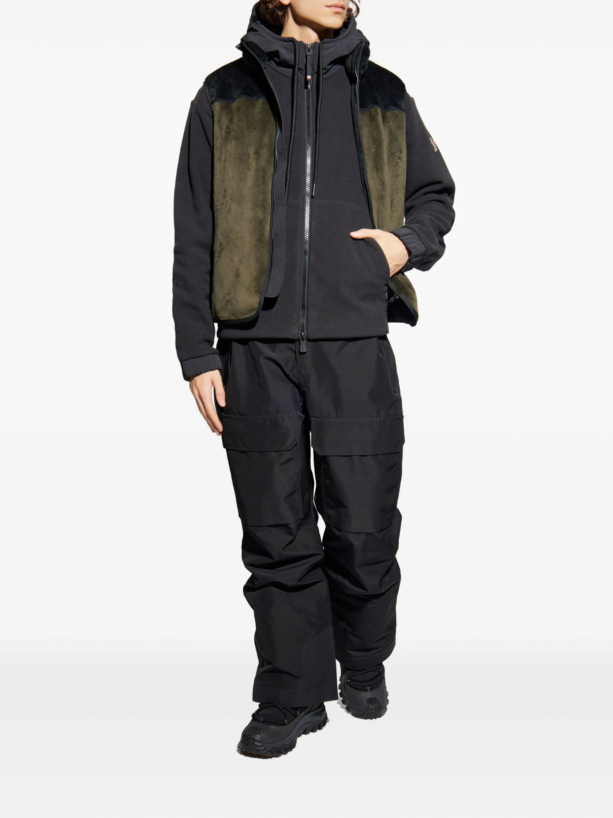 zip-fastening logo gilet