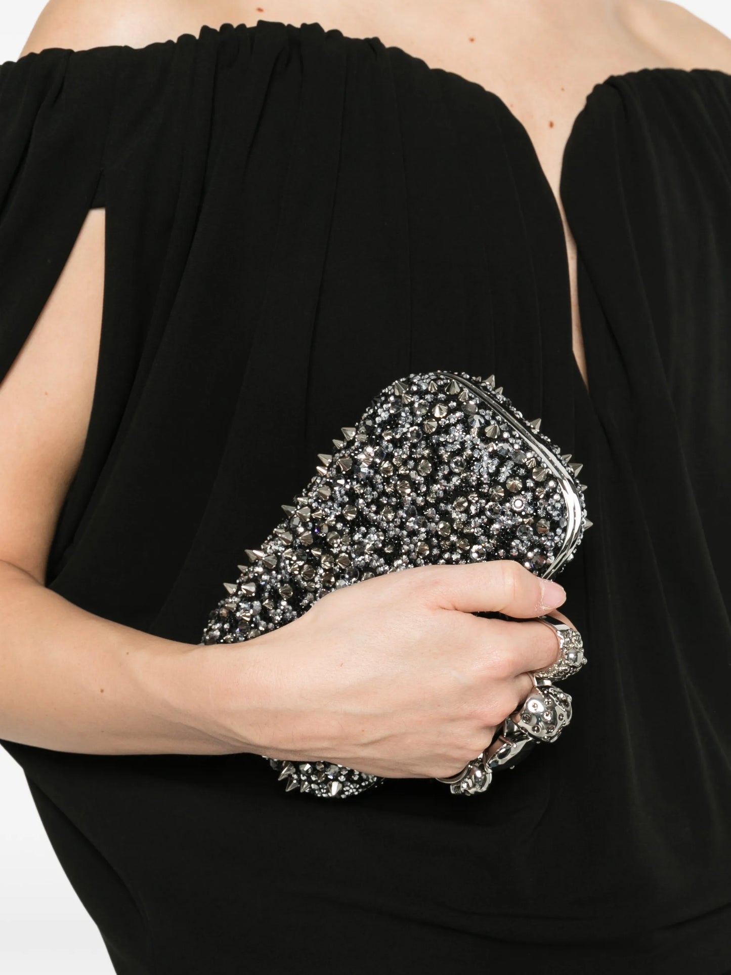 Knuckle skull clutch bag