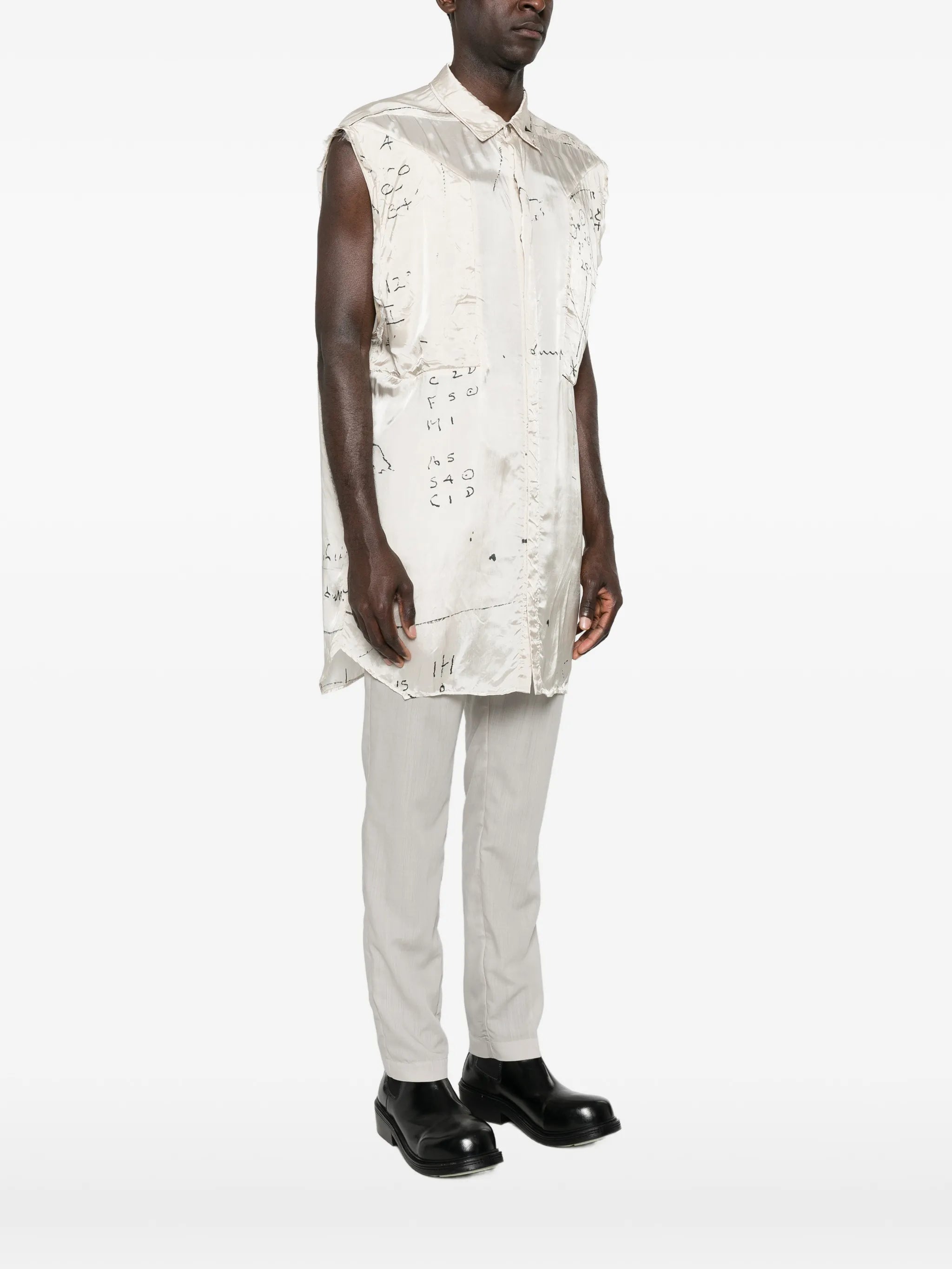 sleeveless outer shirt