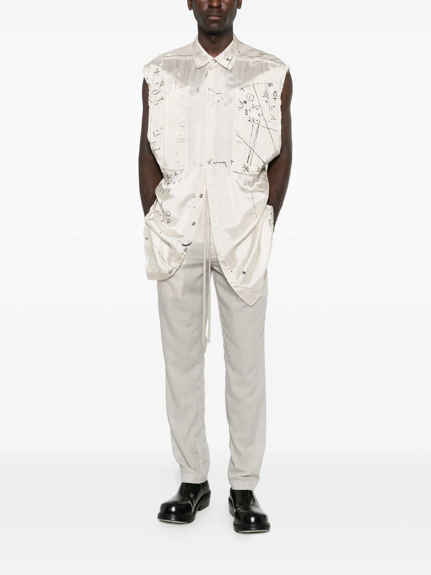 sleeveless outer shirt