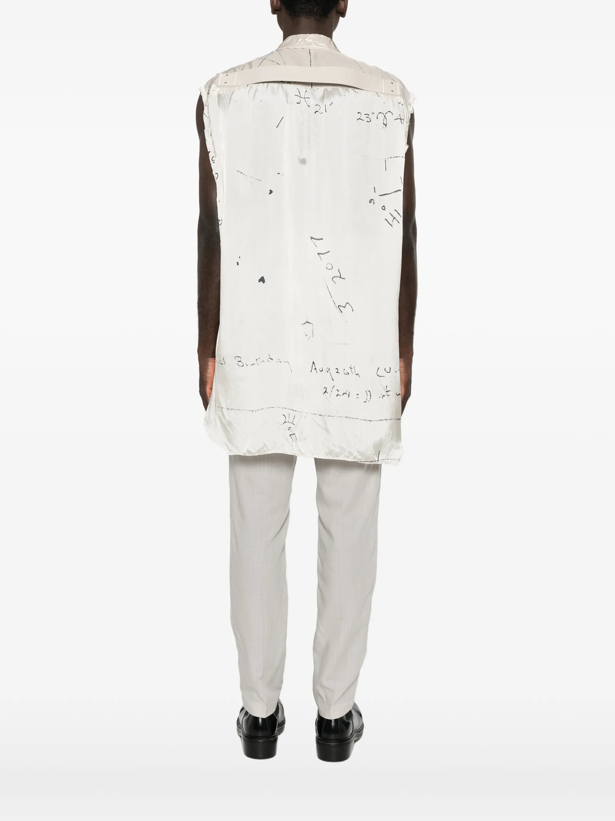 sleeveless outer shirt