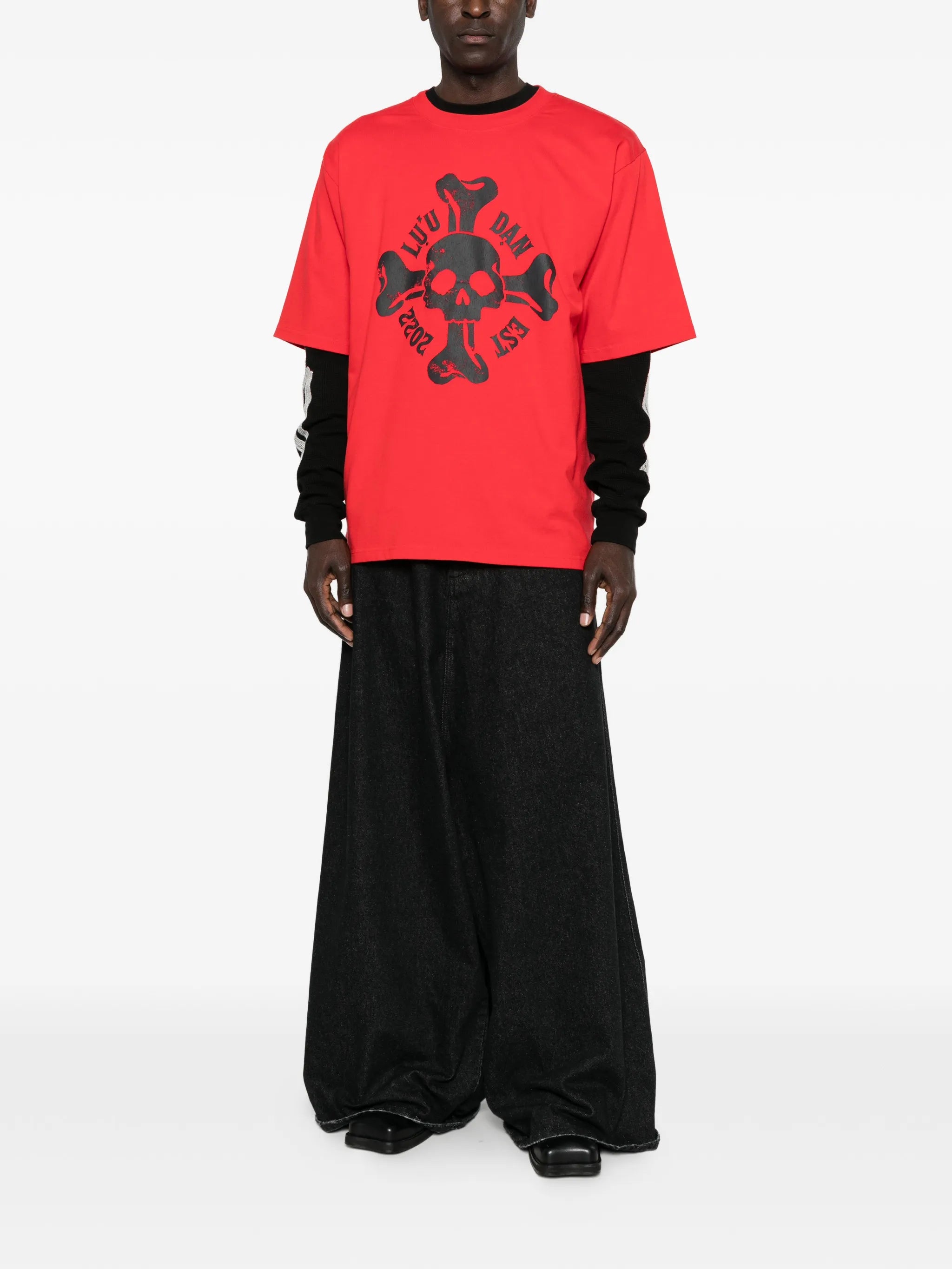 skull-print T-shirt