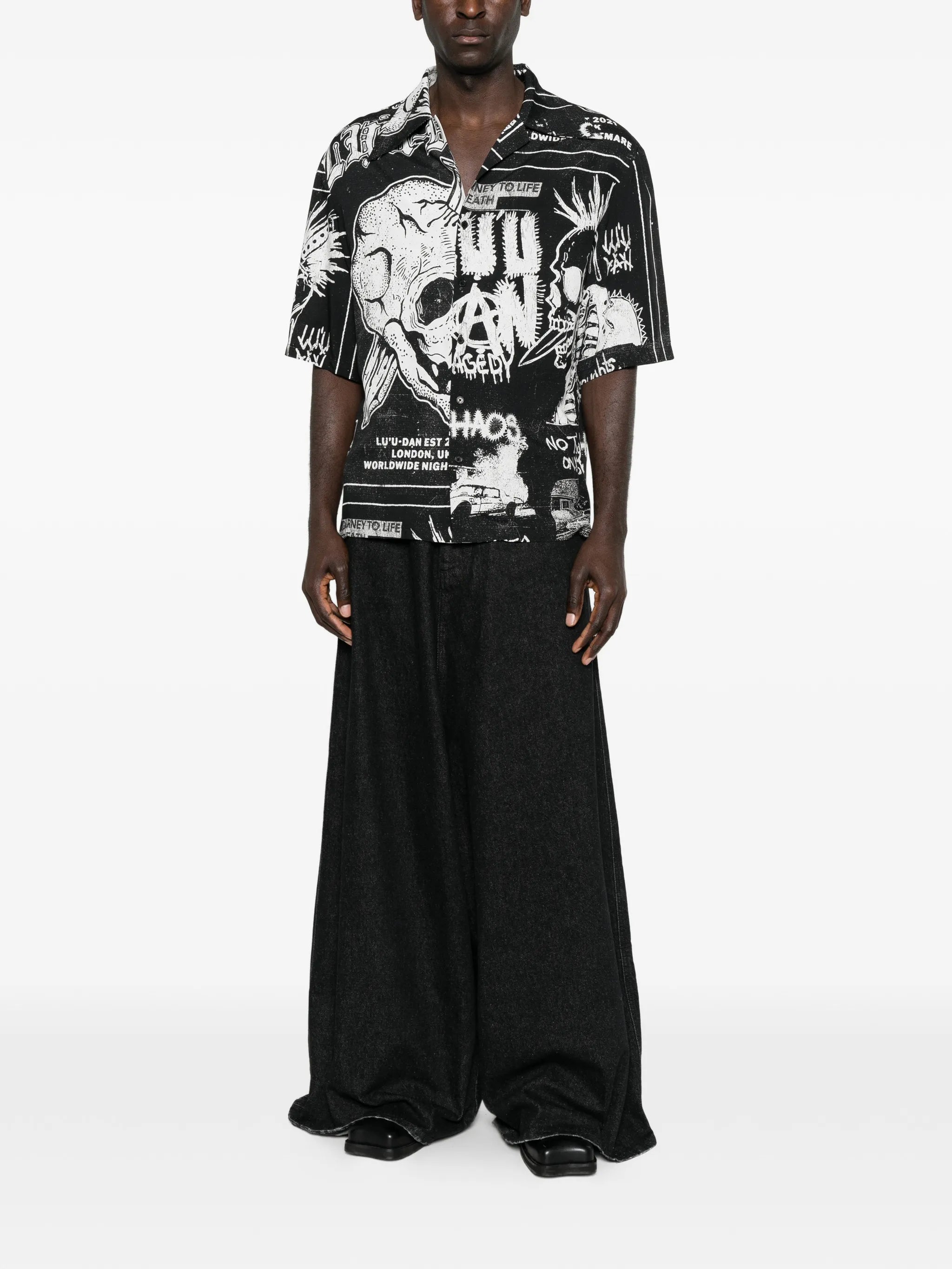 skull-print shirt