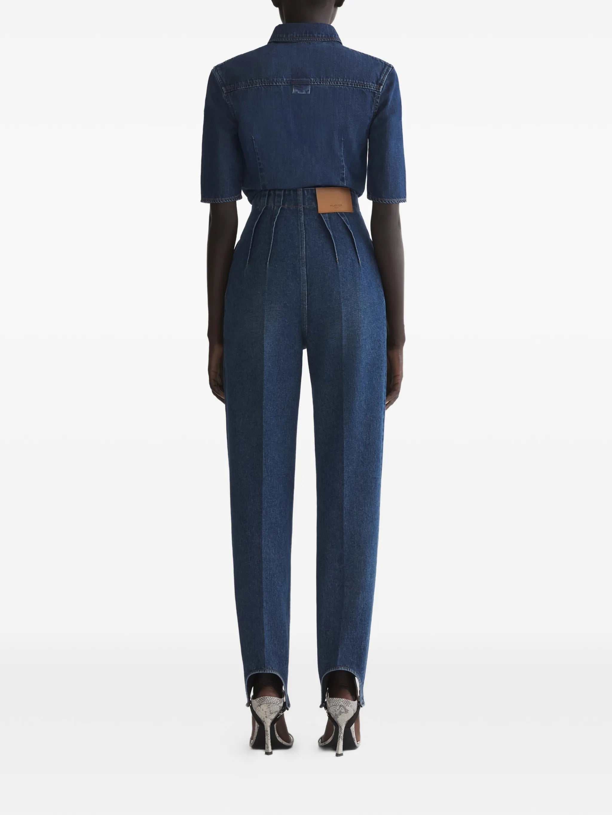 pleated trousers