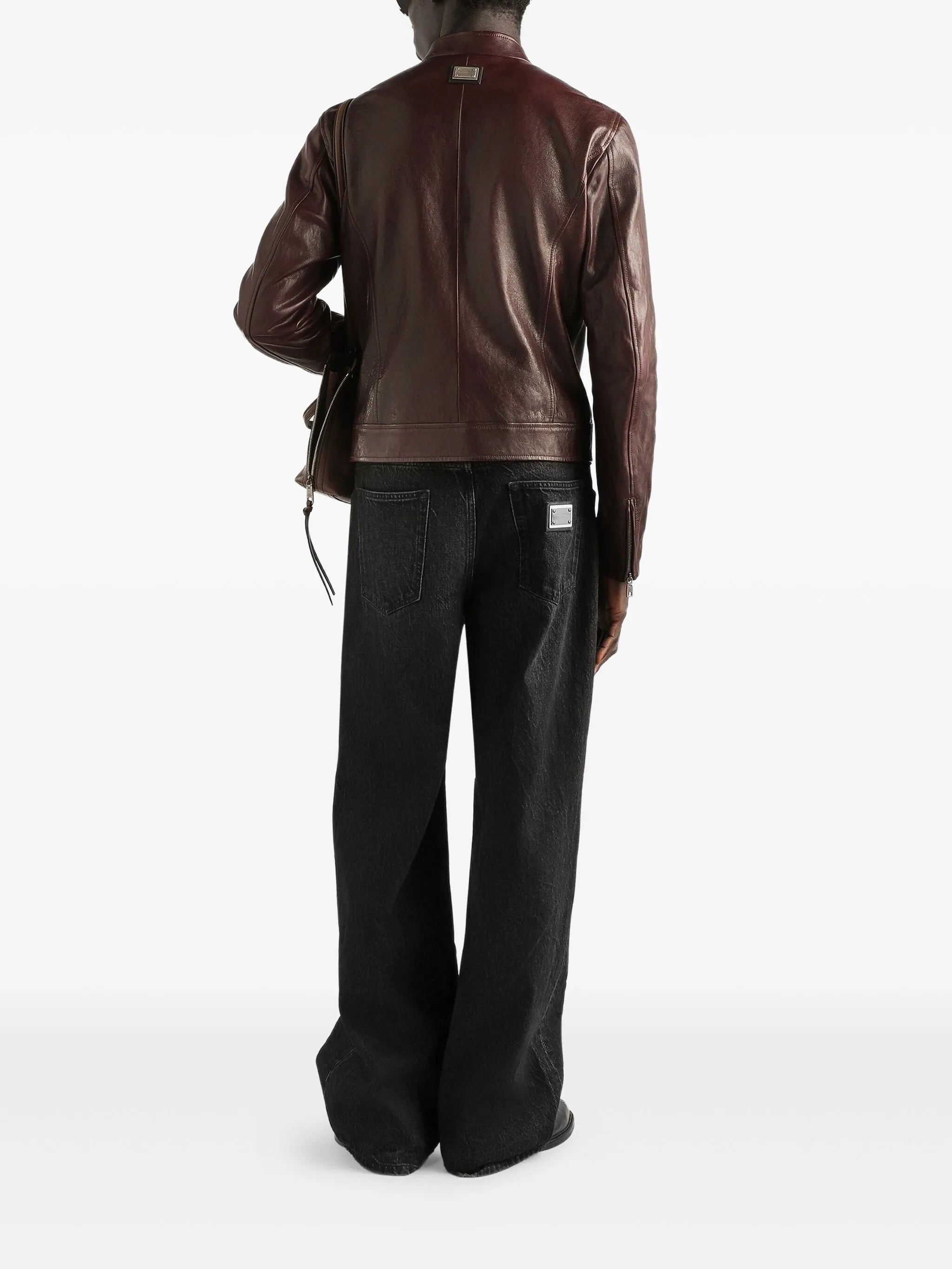 crest-appliqué T-shirt