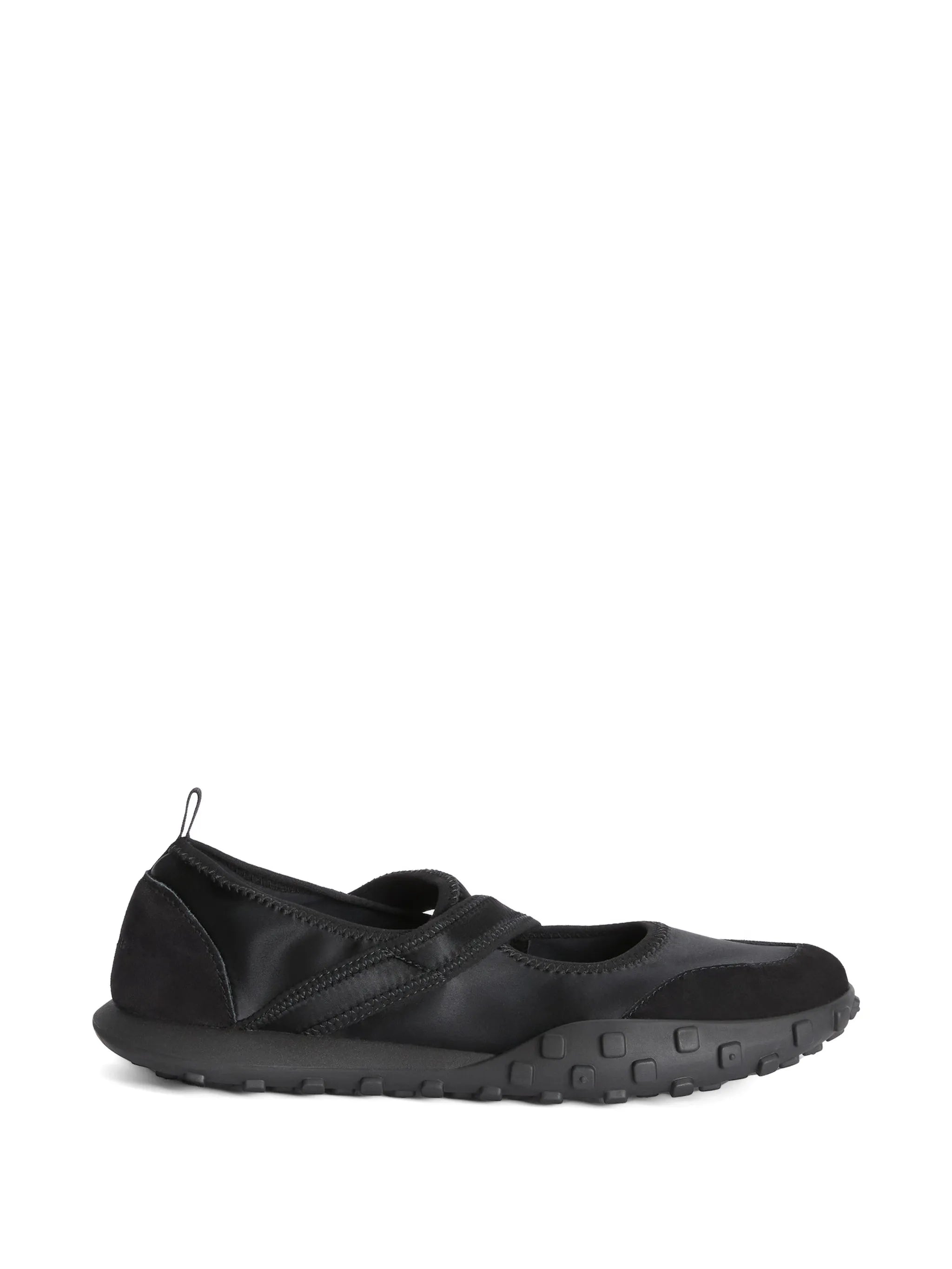 Moon cross-over sneakerinas