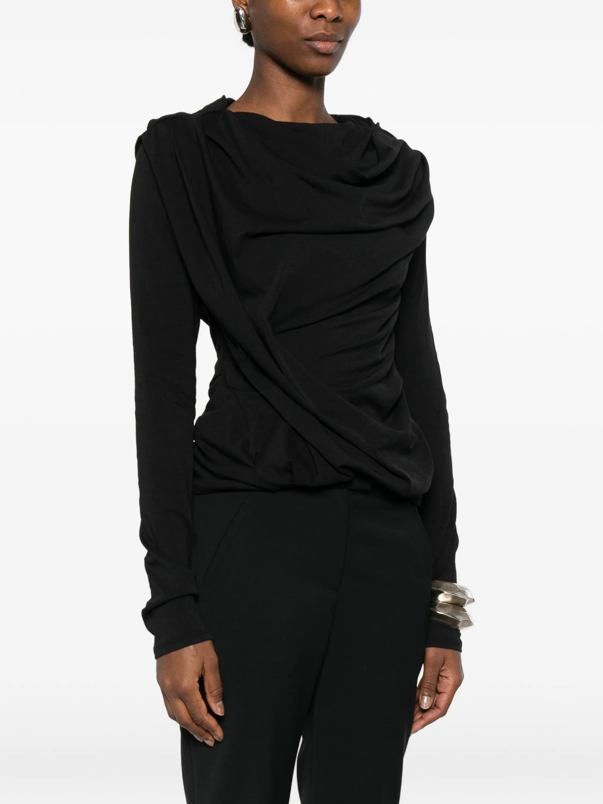 long-sleeved T-shirt
