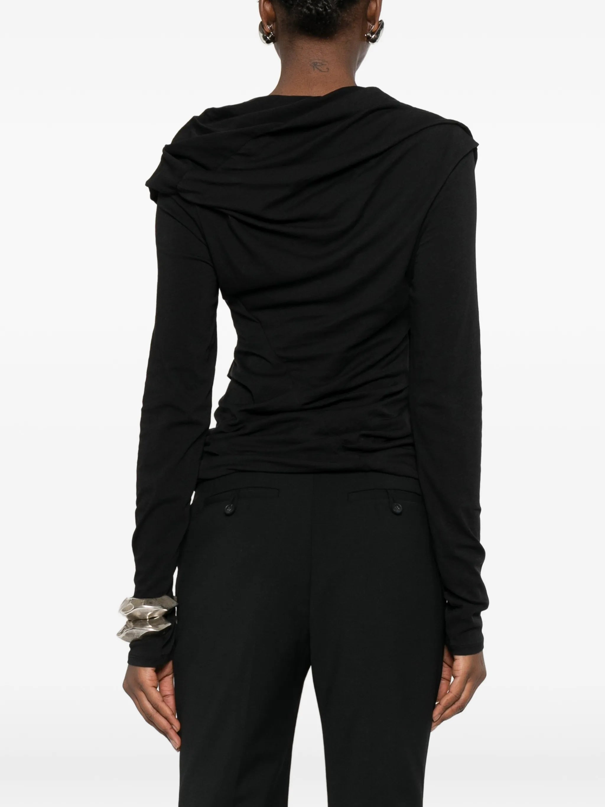 long-sleeved T-shirt
