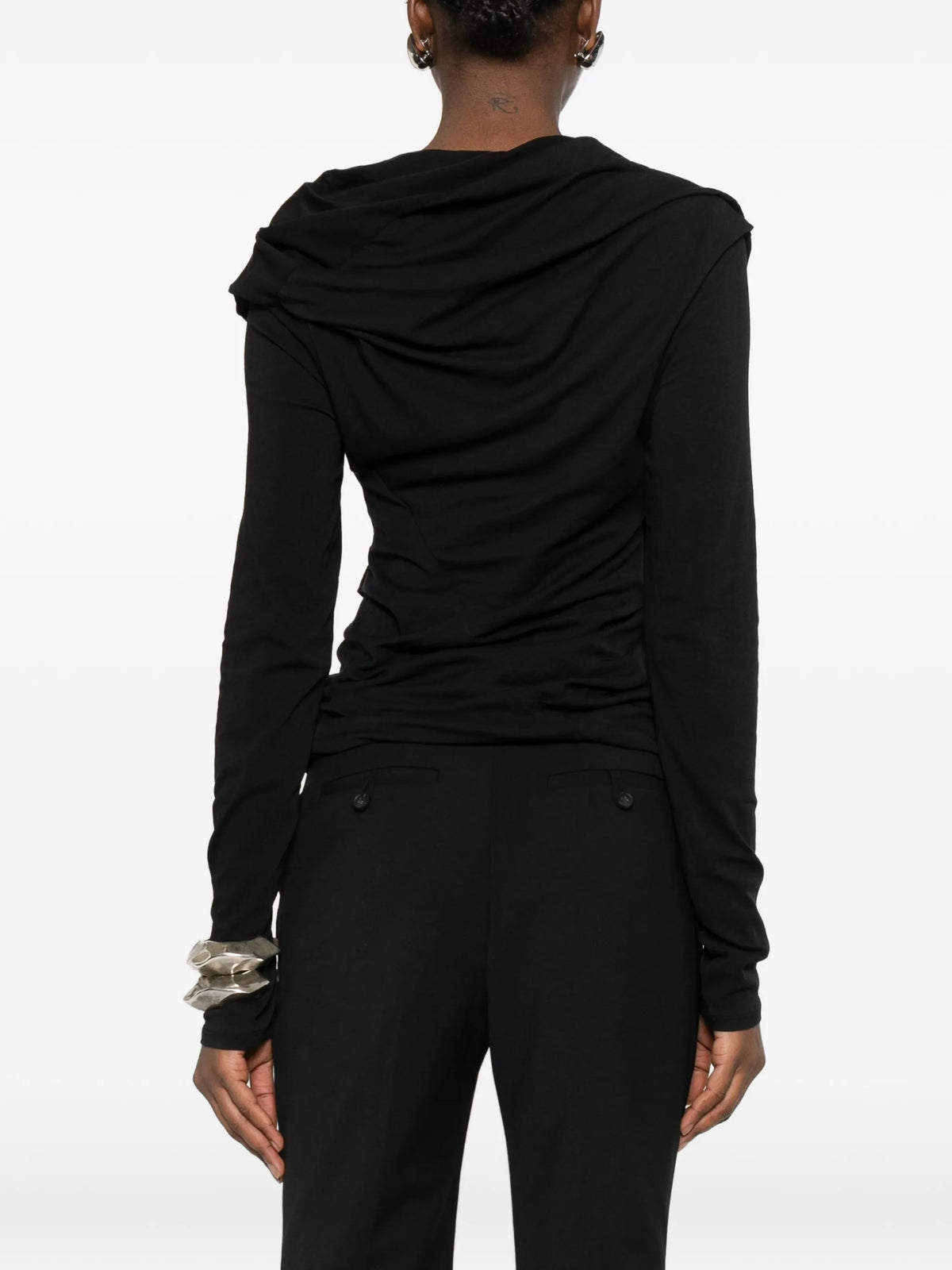 long-sleeved T-shirt