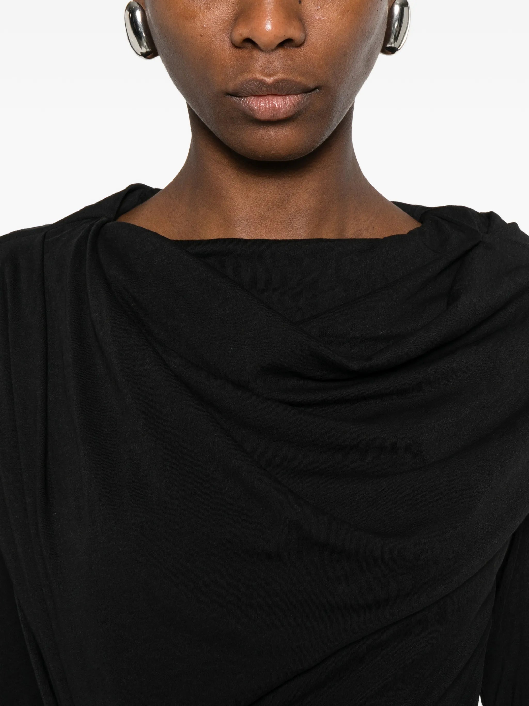 long-sleeved T-shirt