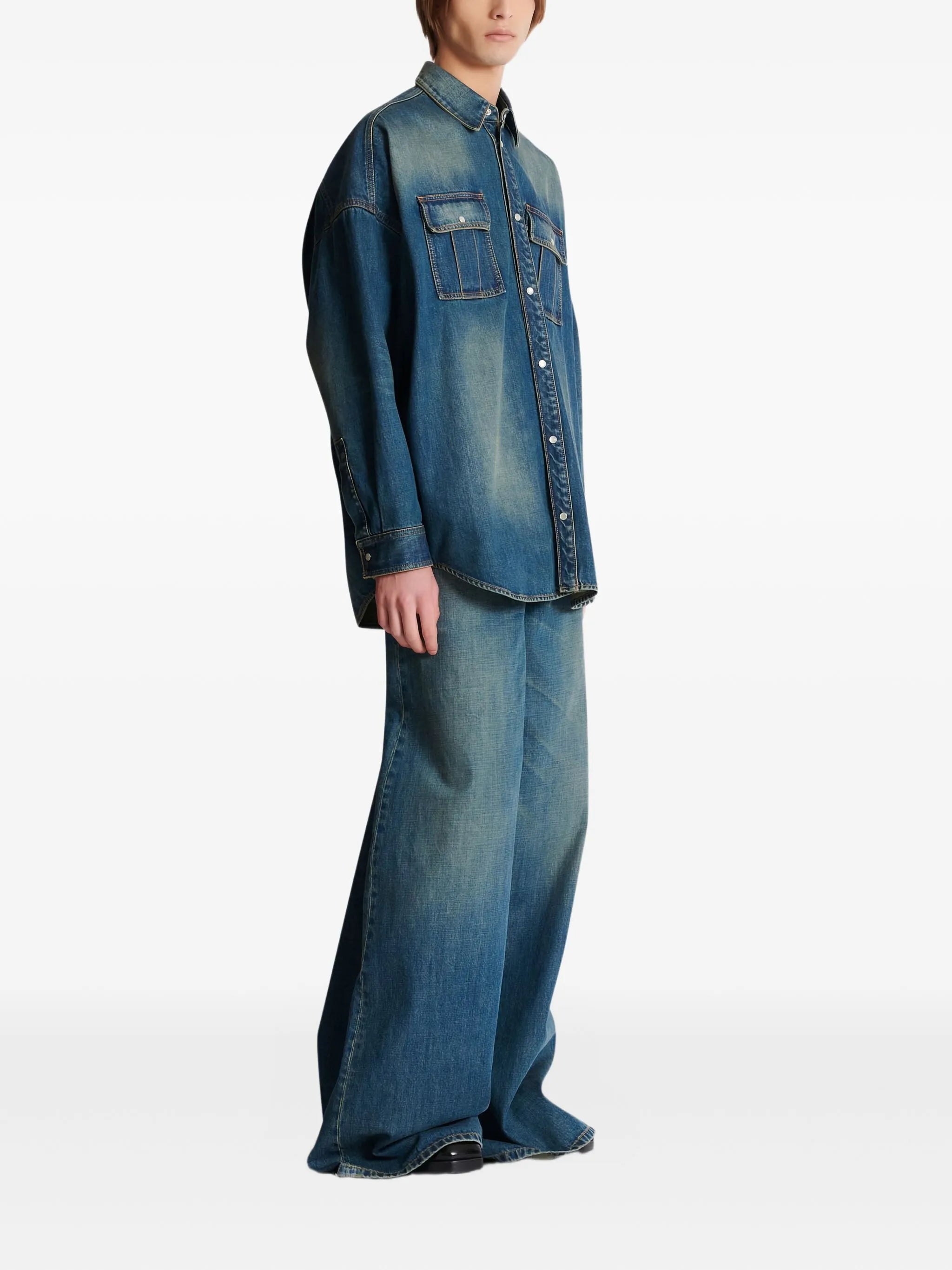 flap-pockets button-fastening shirt