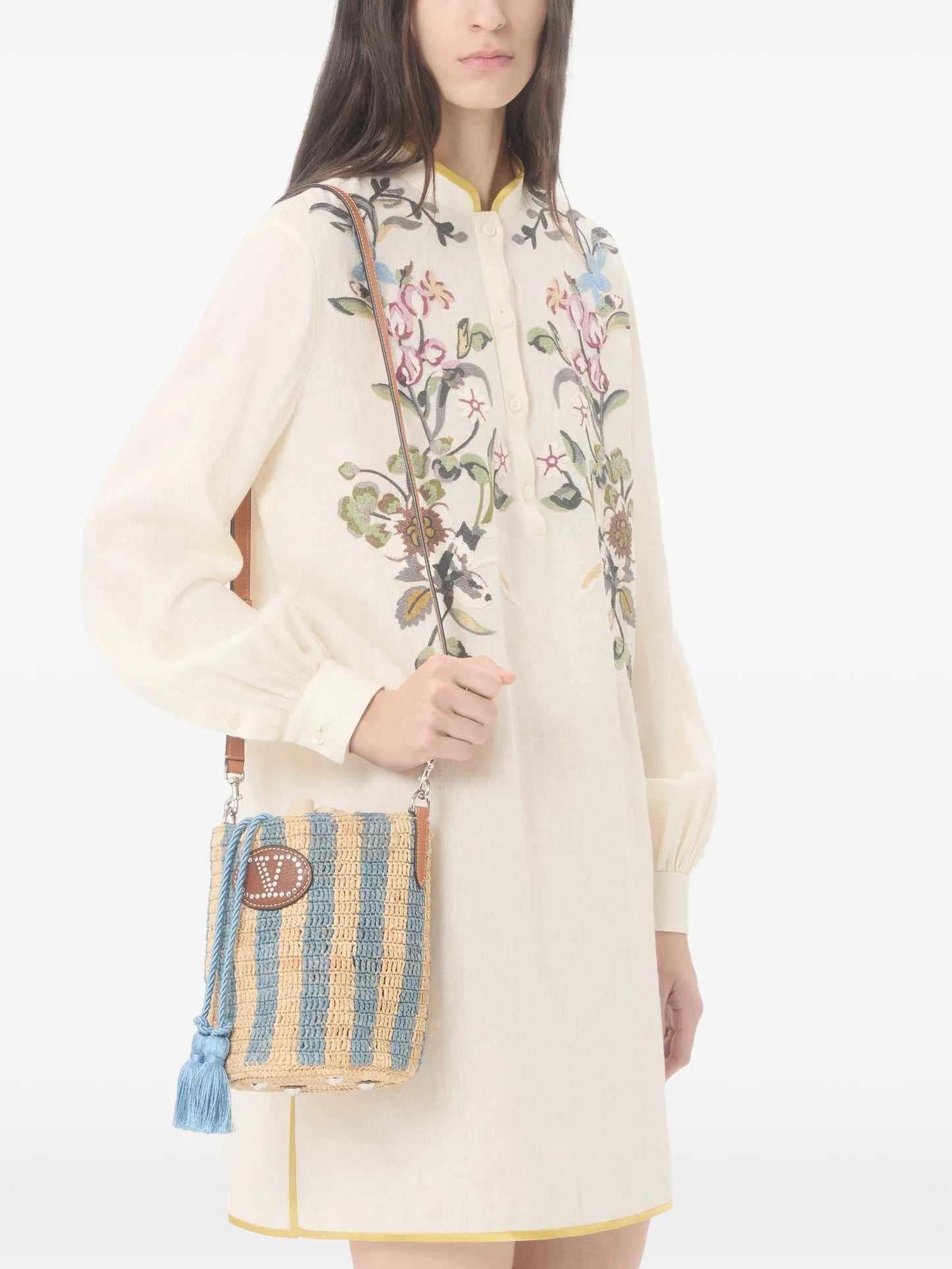small bucket bag in striped raffia