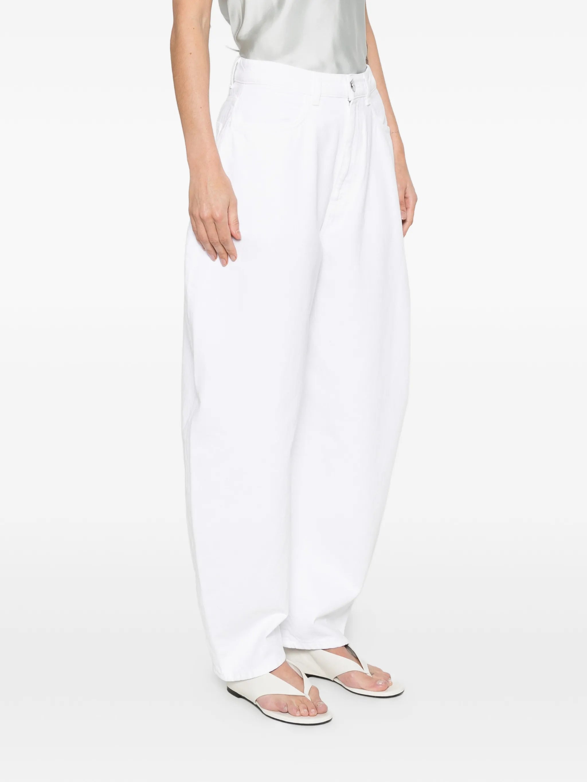 curved wide-leg jeans