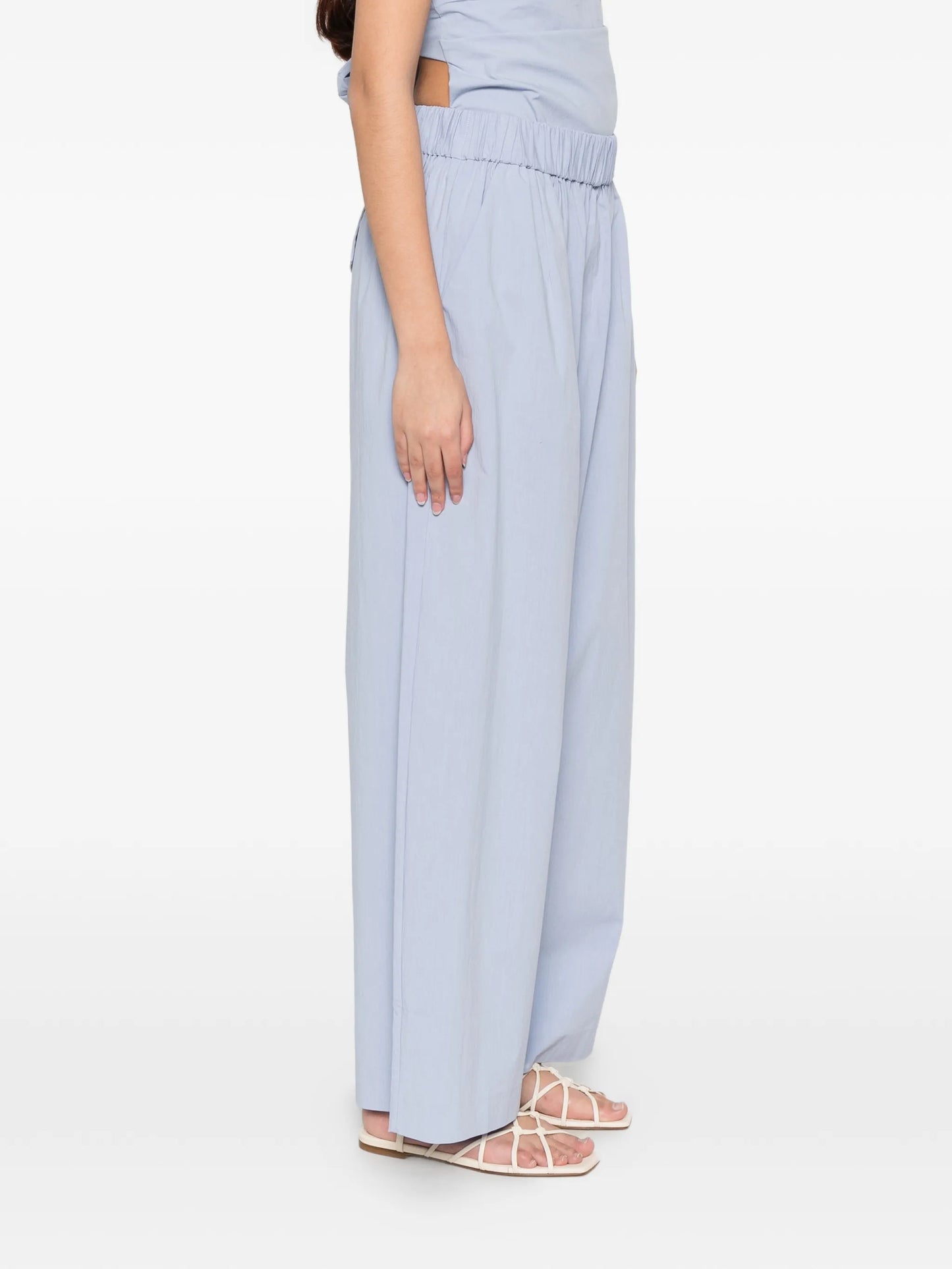 relaxed wide-leg trousers