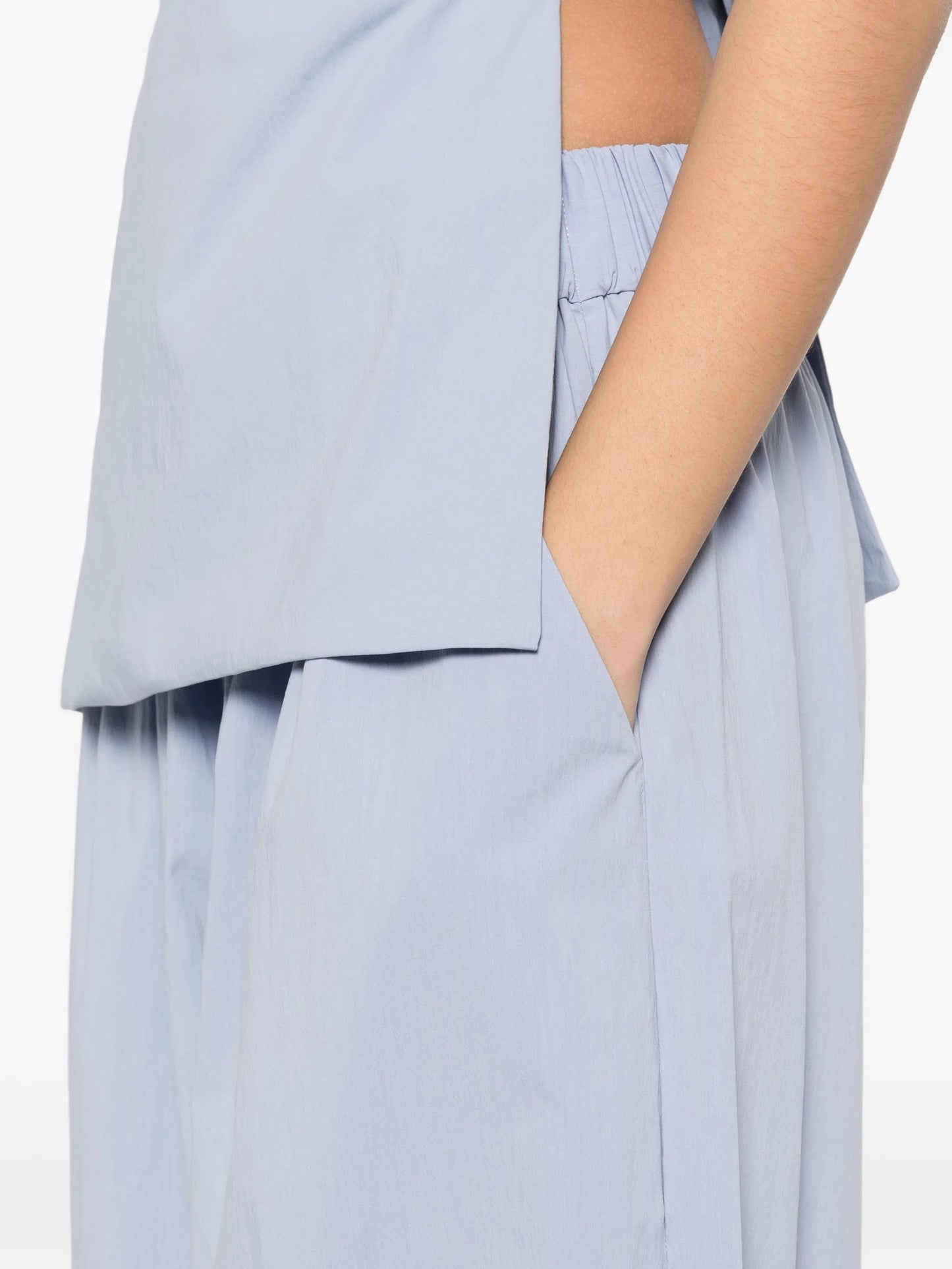relaxed wide-leg trousers