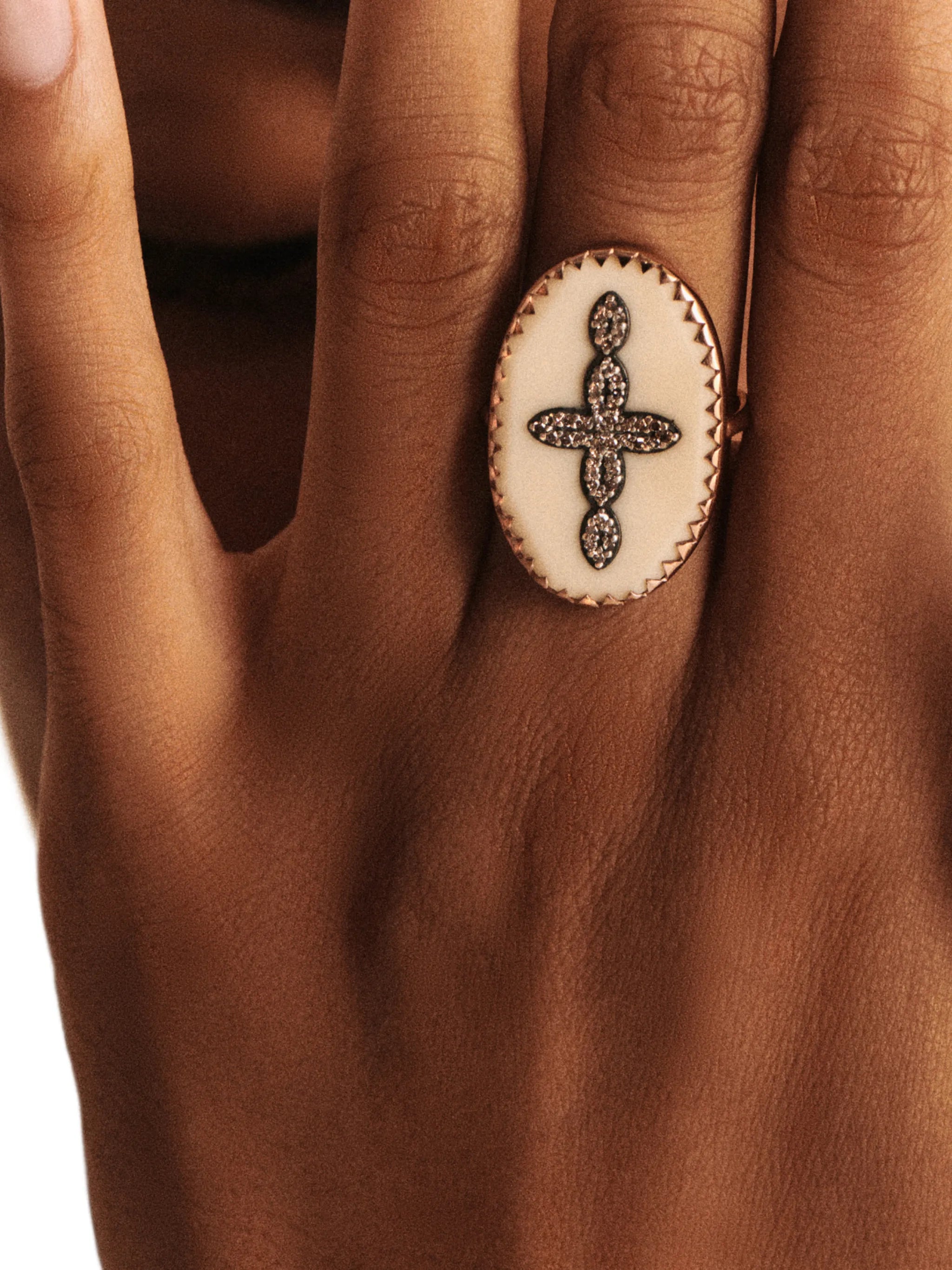 Bowie diamond cross oval ring