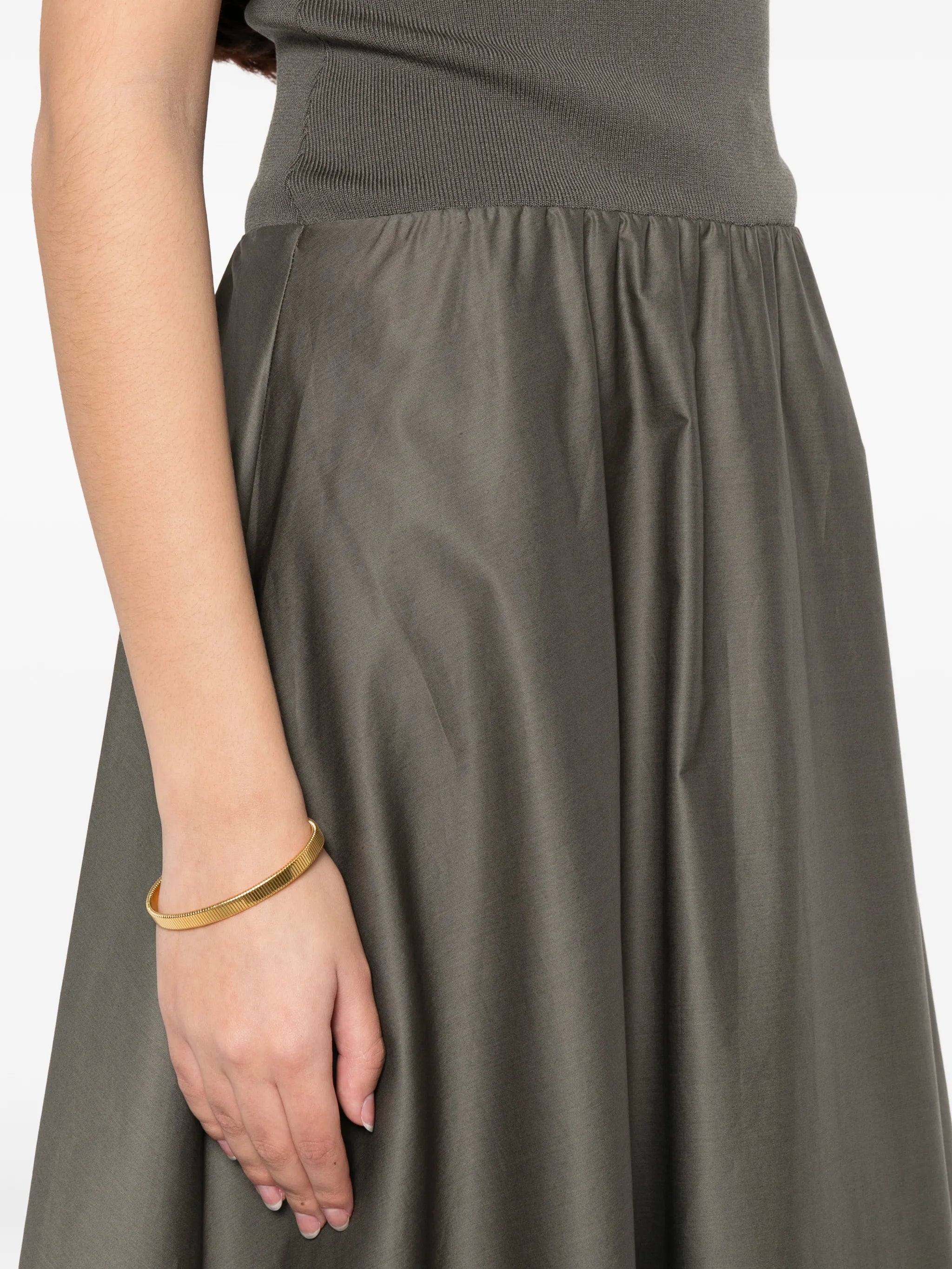 backless circle-hem dress