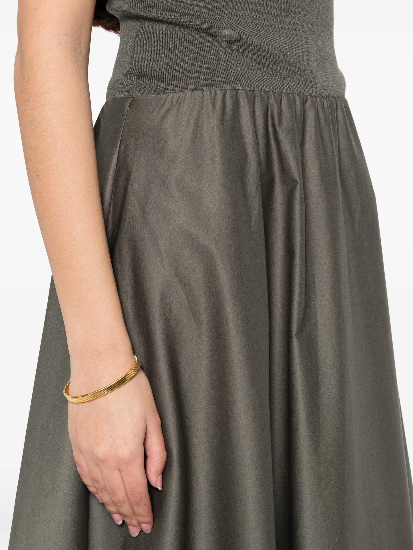 backless circle-hem dress