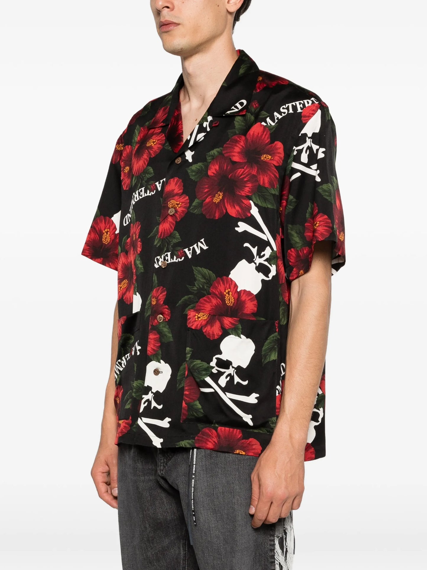 skull-print shirt