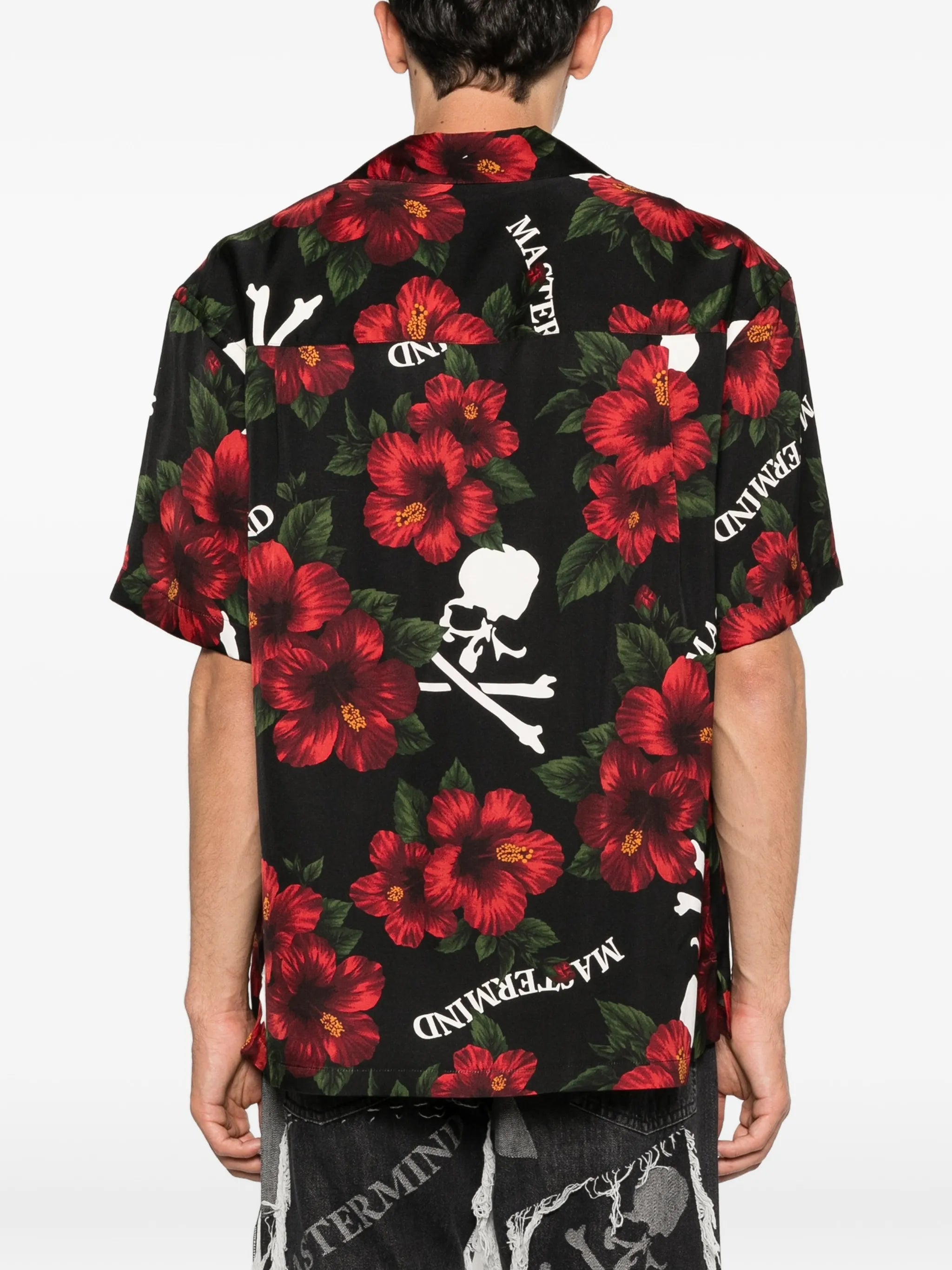 skull-print shirt