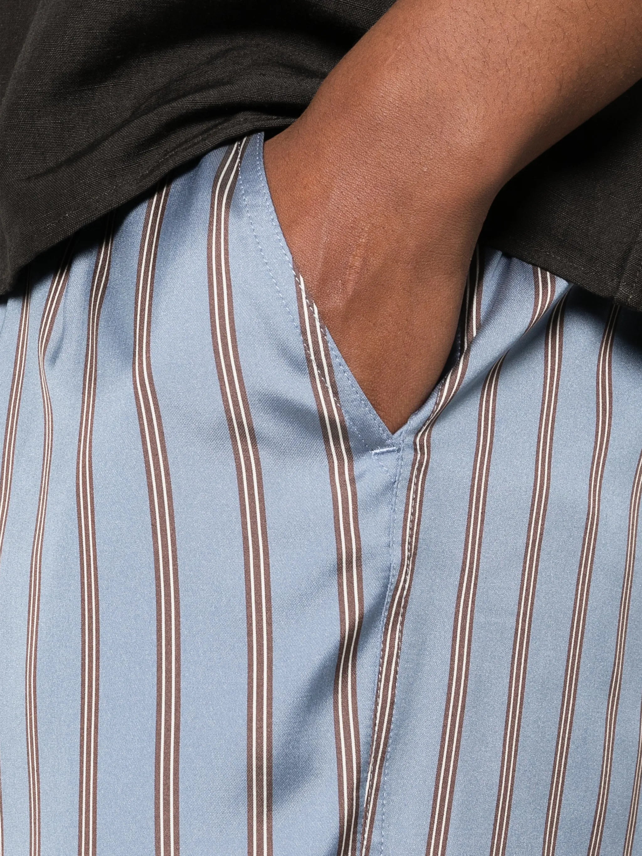 striped-pattern shorts