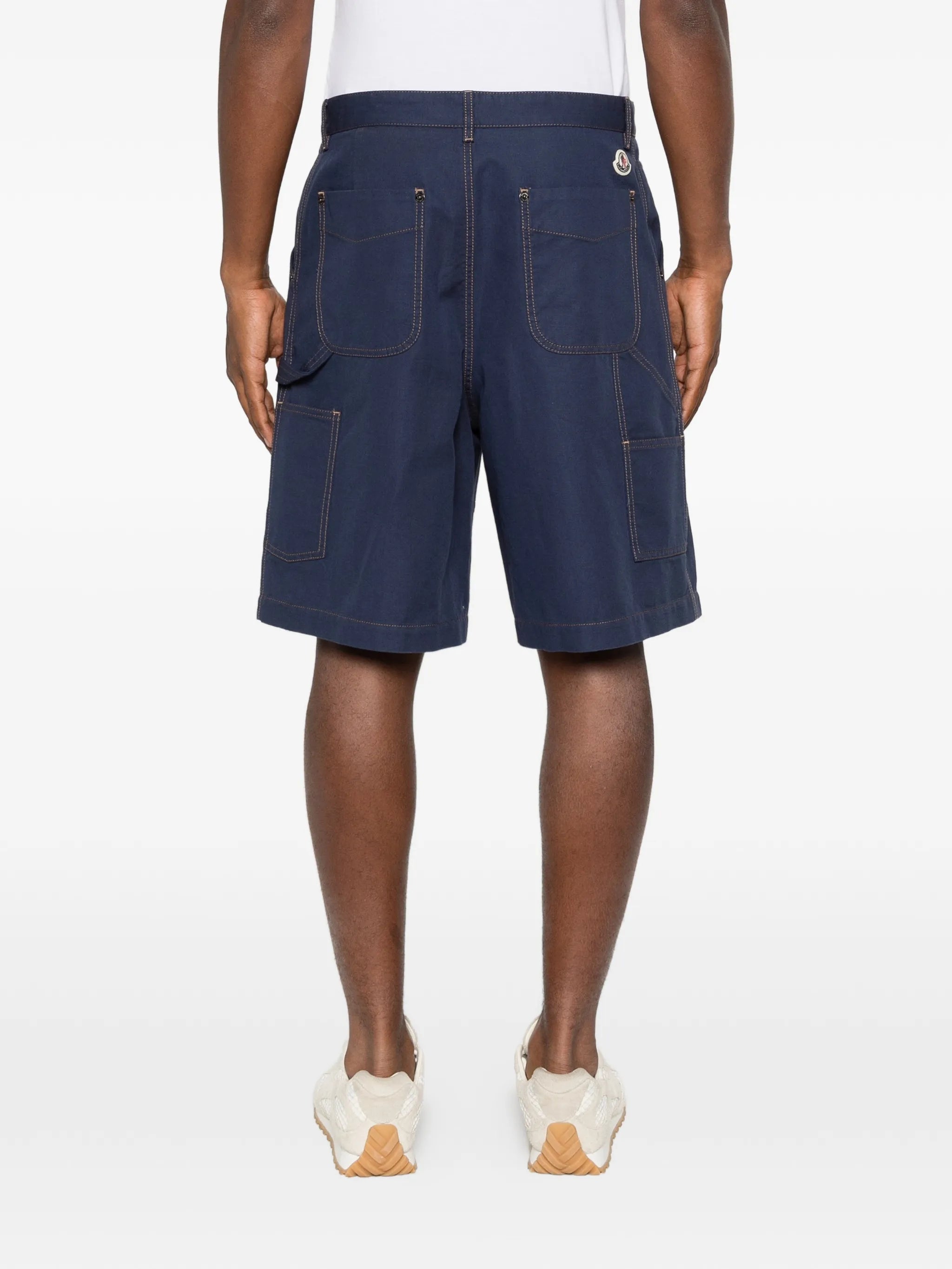 contrast-stitching cargo shorts