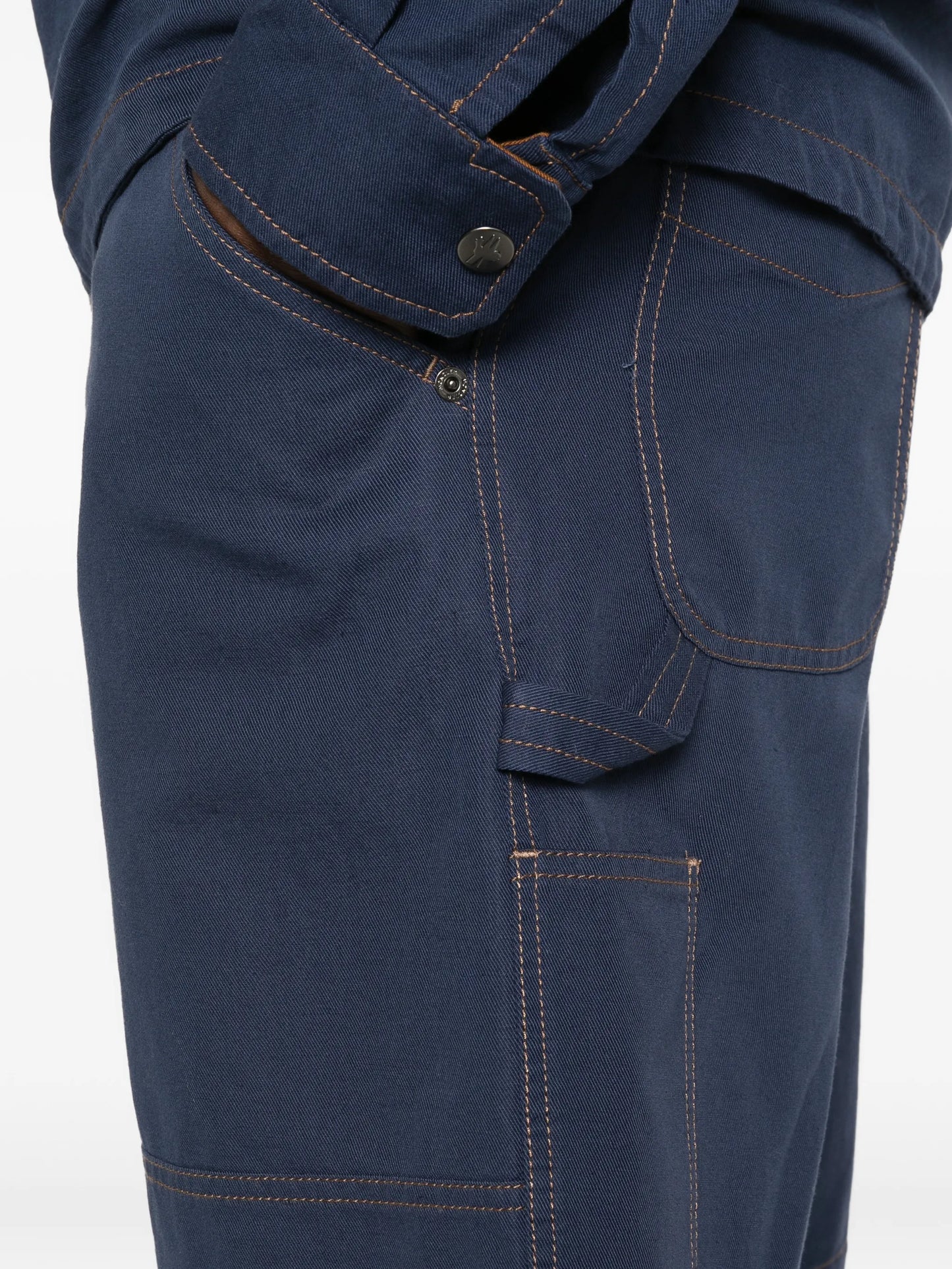 contrast-stitching cargo shorts