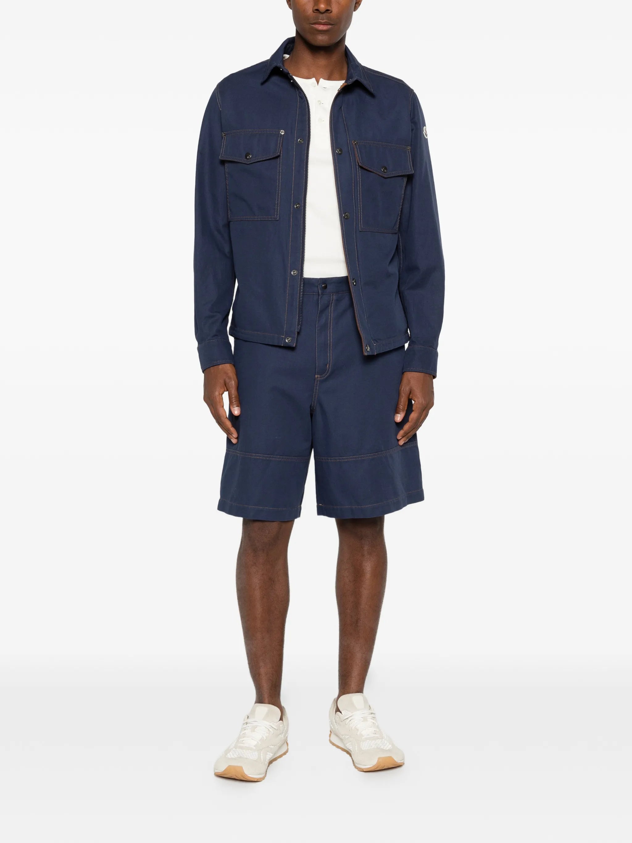 contrast-stitching cargo shorts