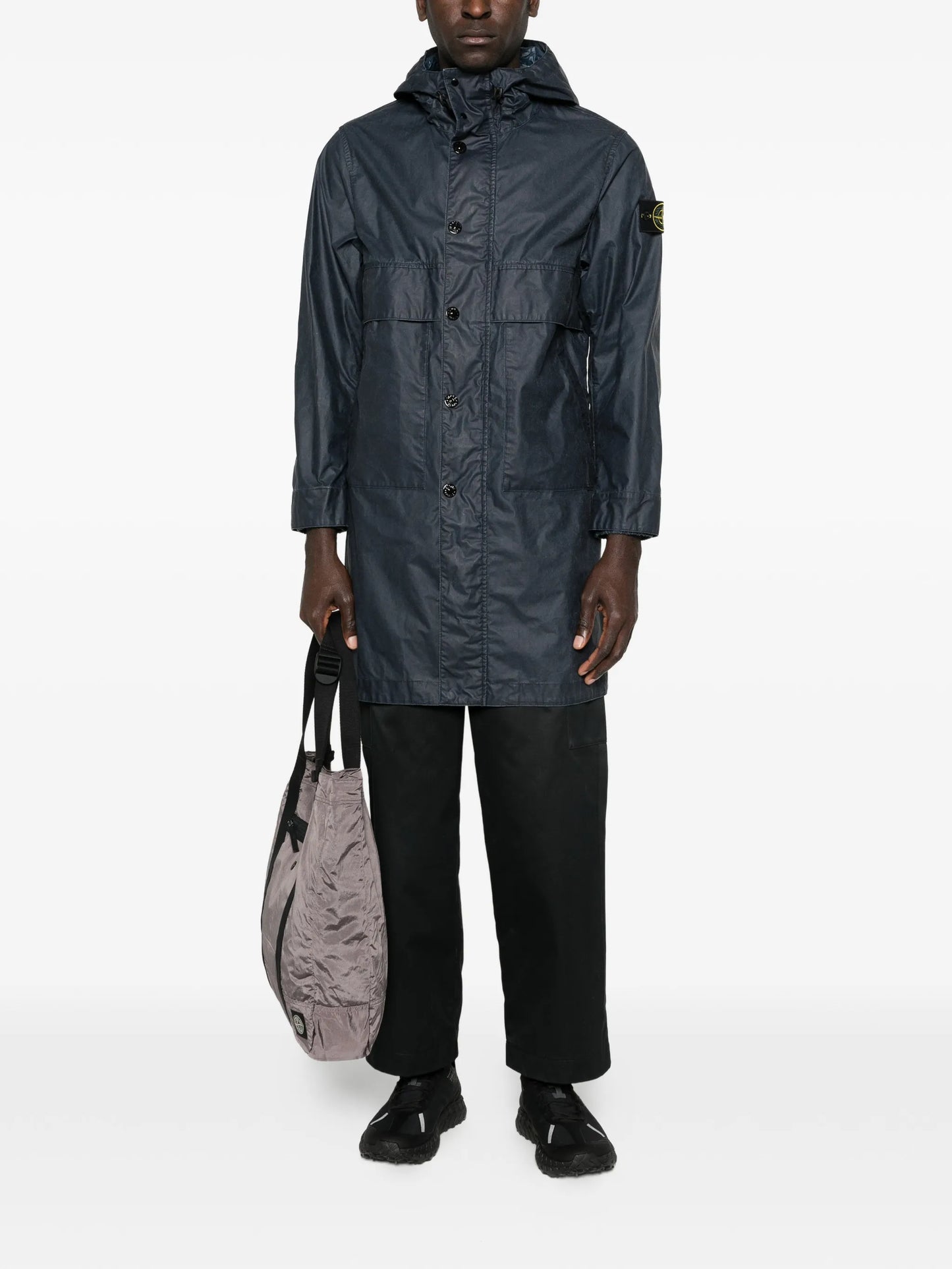 button-fastening hooded coat