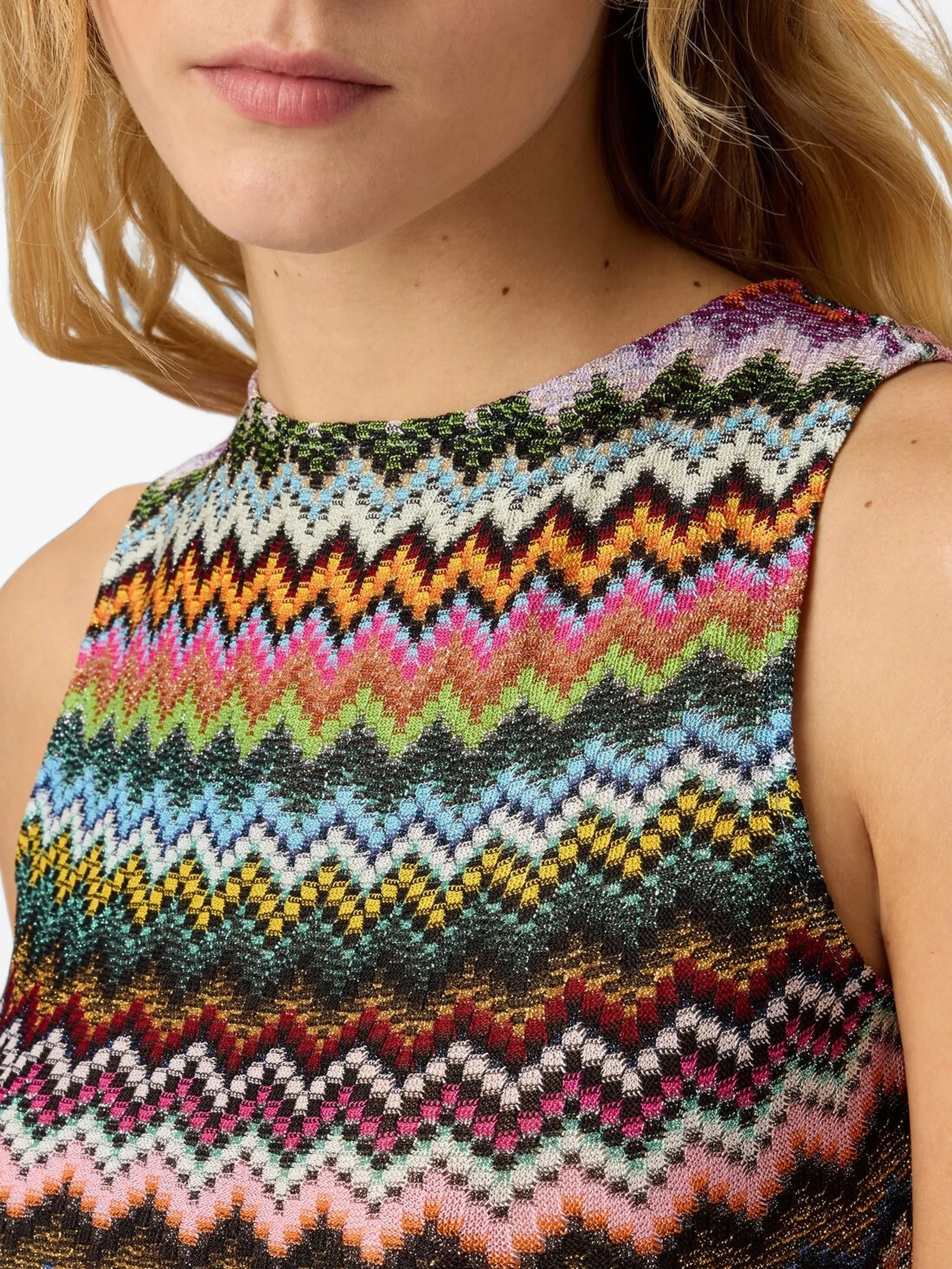 short cover-up in lamé viscose with pixel-effect zigzag motif