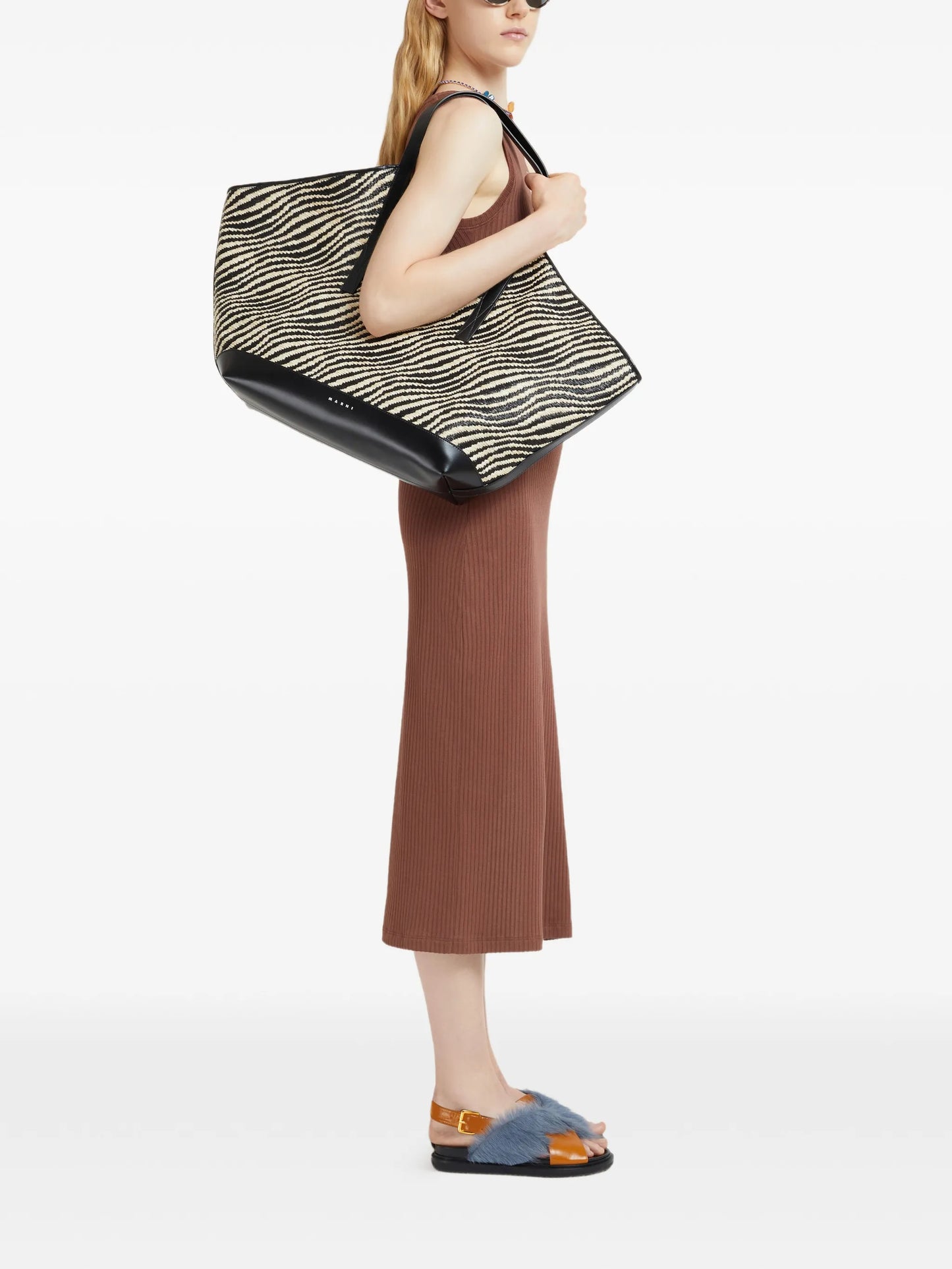 raffia-effect shoulder bag