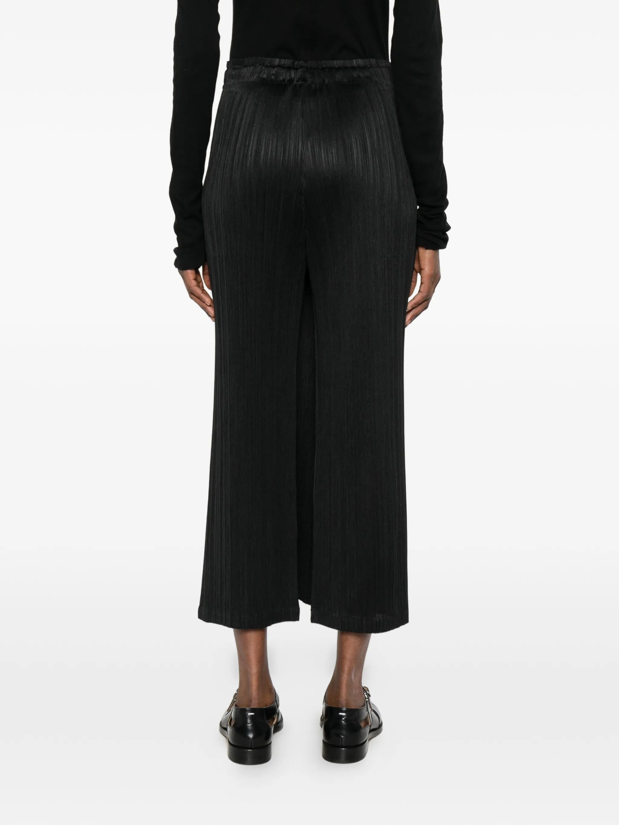 pleated trousers
