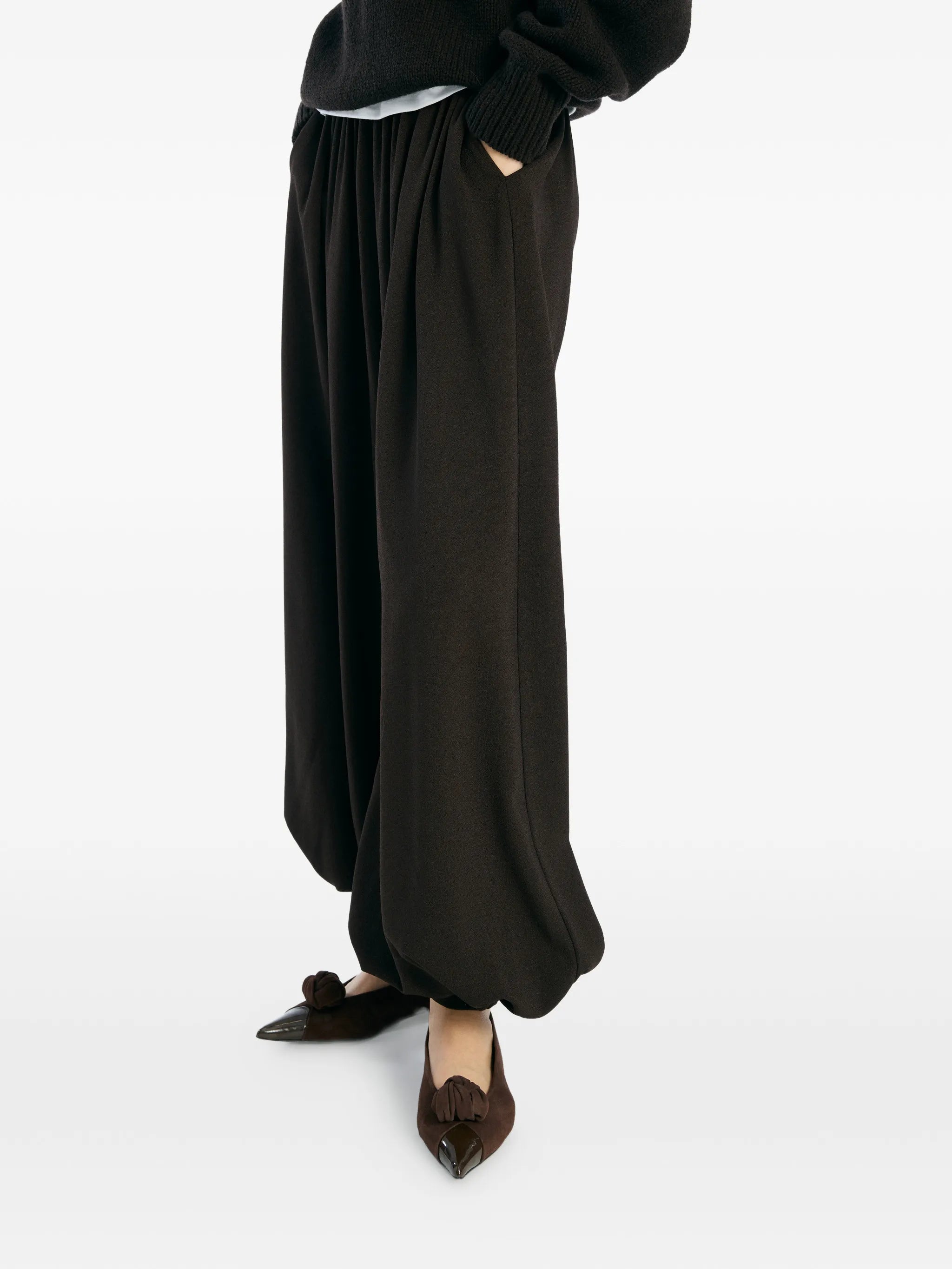 balloon-shape pleated trousers