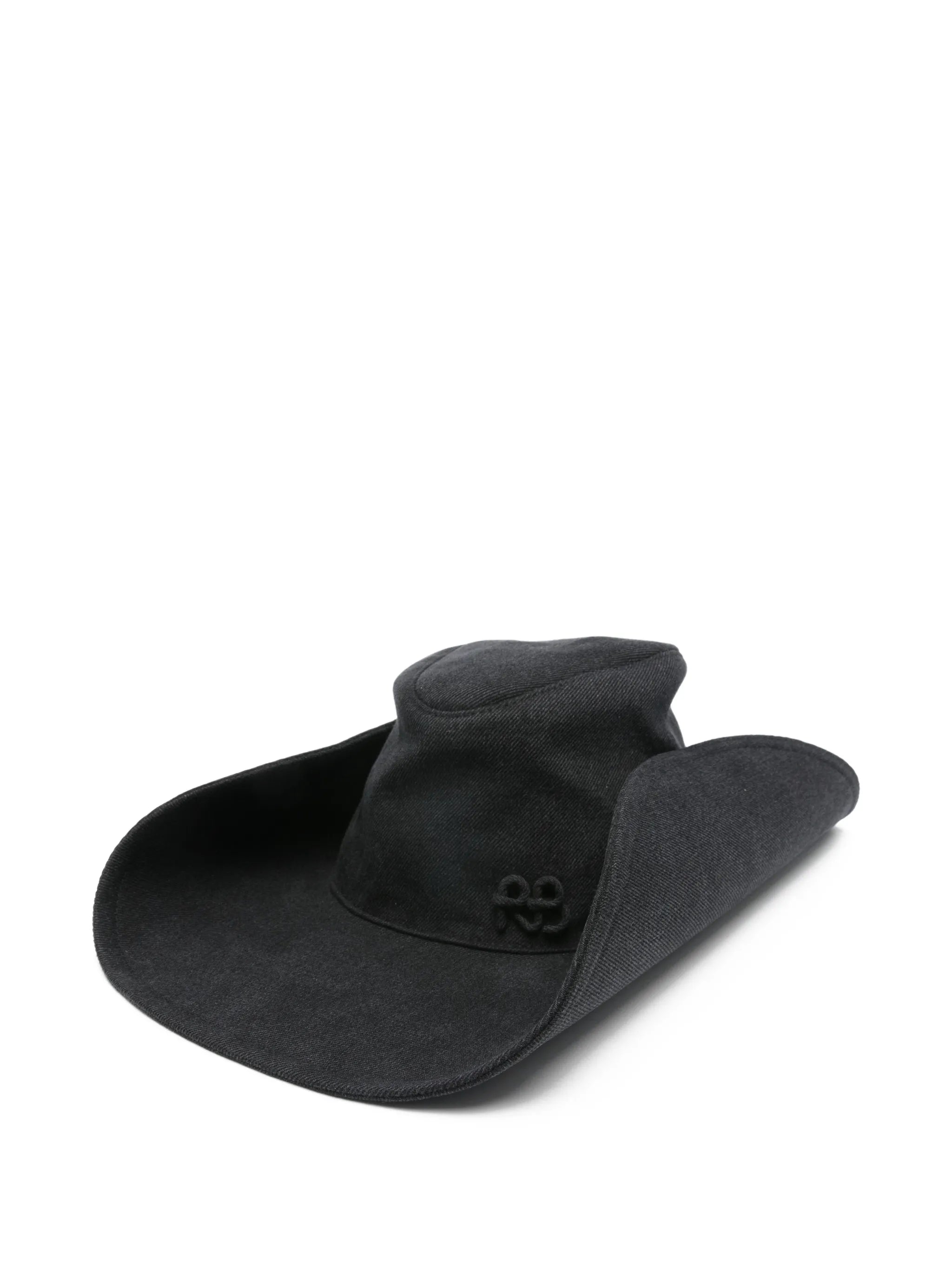 wide-brim hat