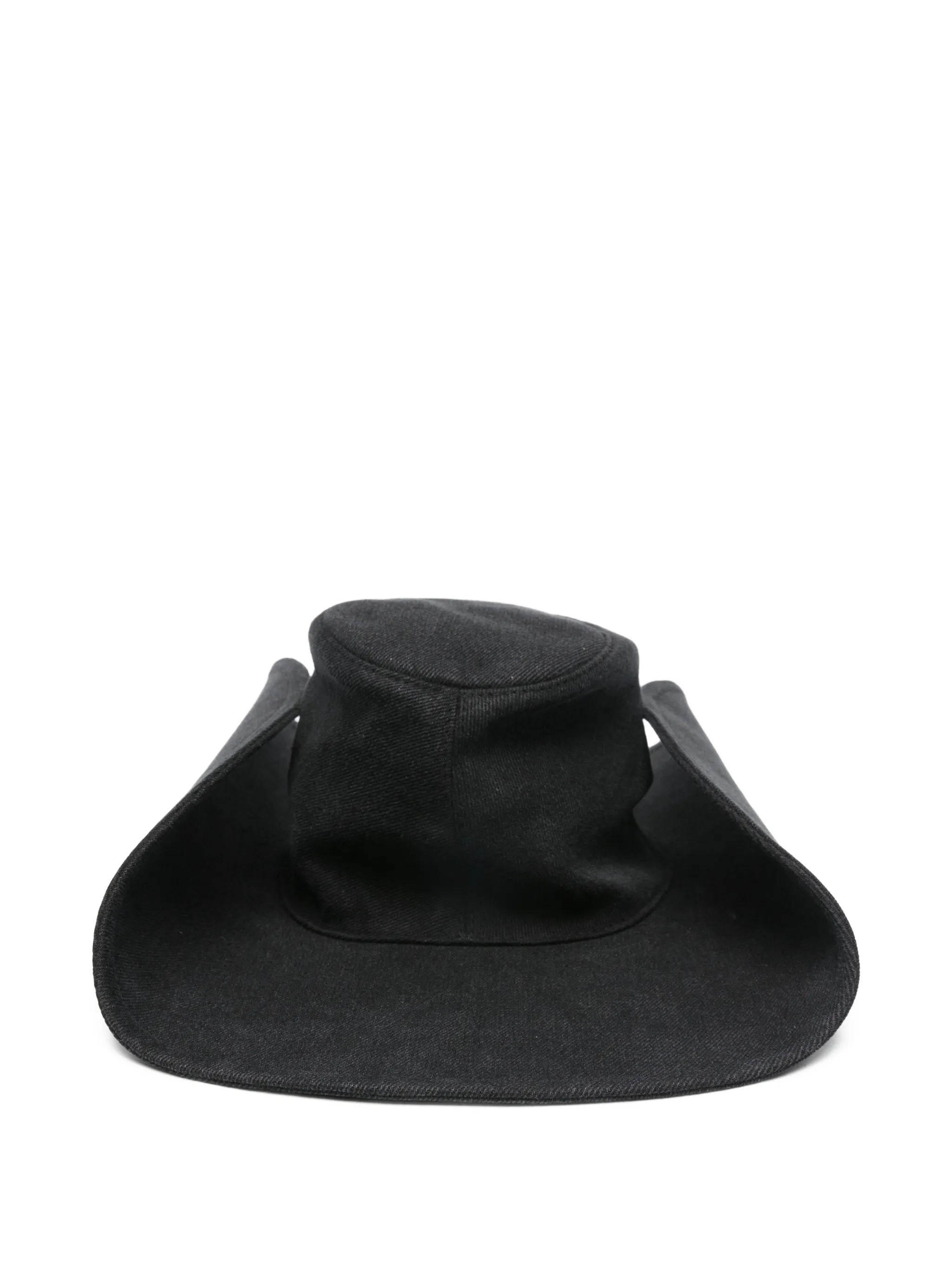 wide-brim hat