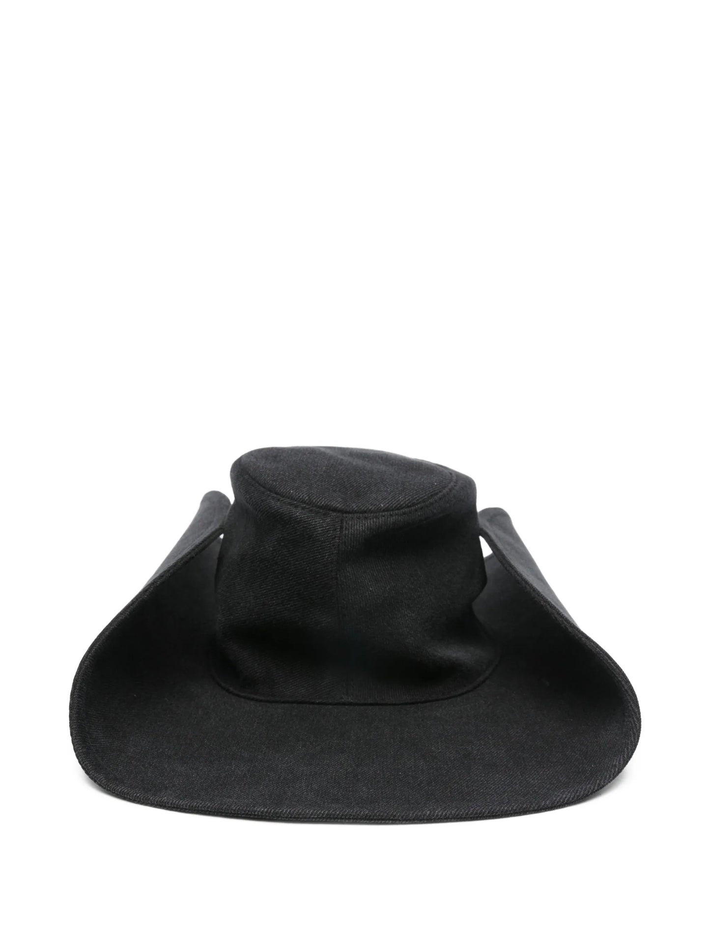 wide-brim hat