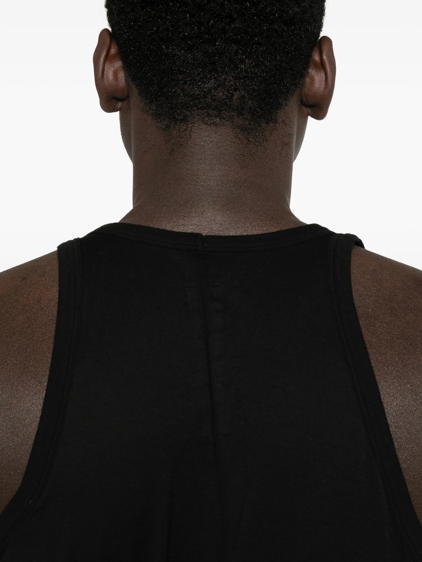 sleeveless T-shirt