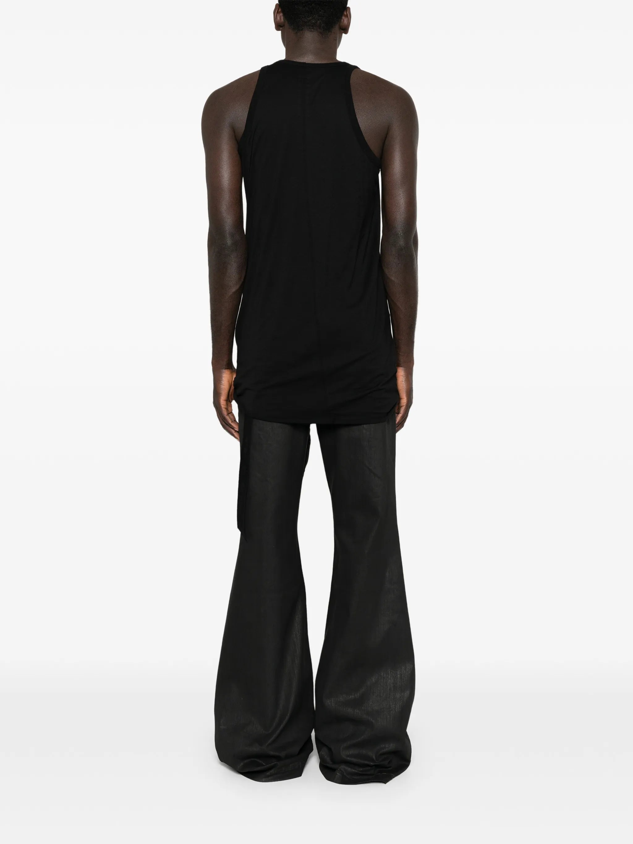 sleeveless T-shirt