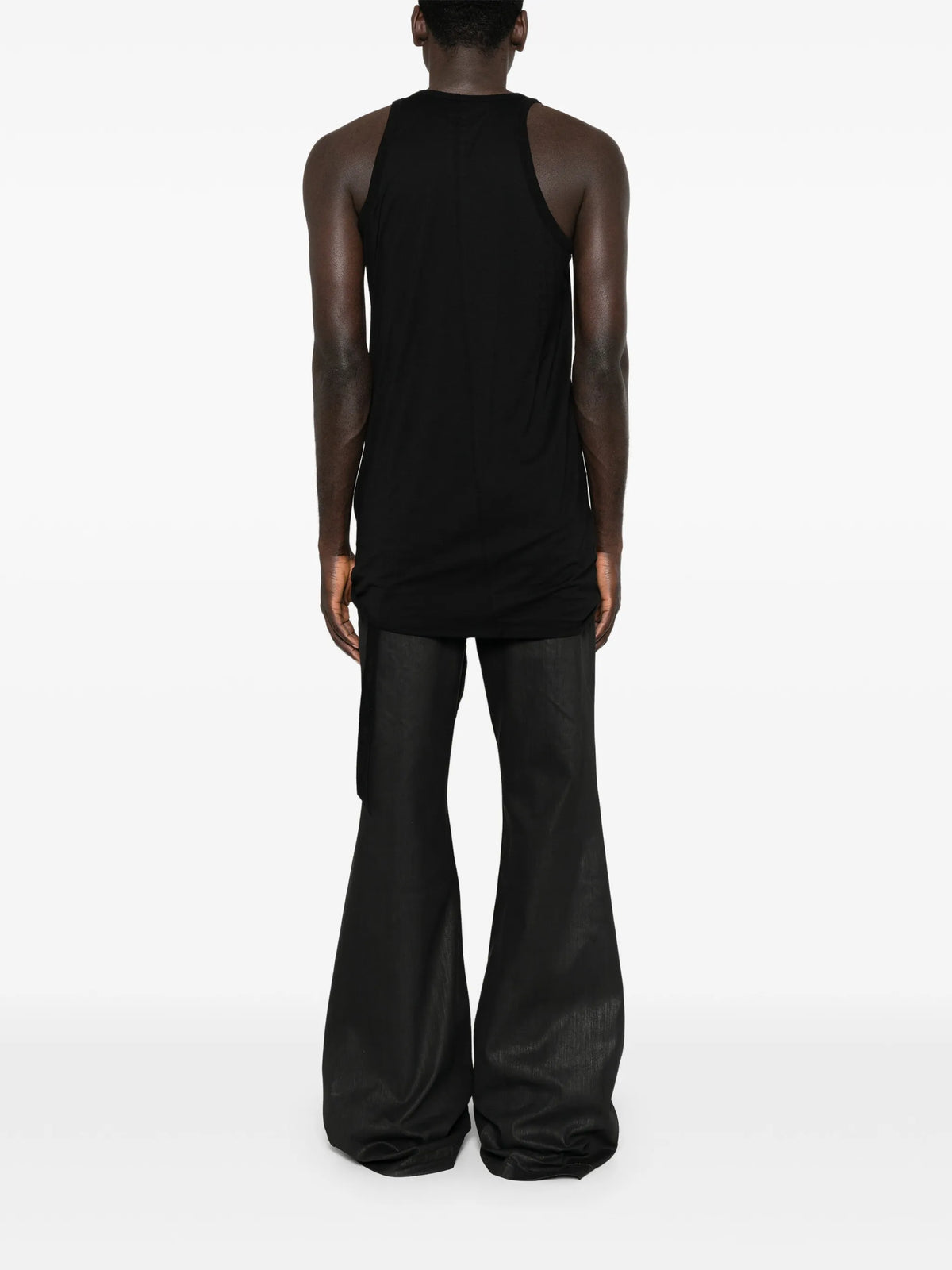 sleeveless T-shirt
