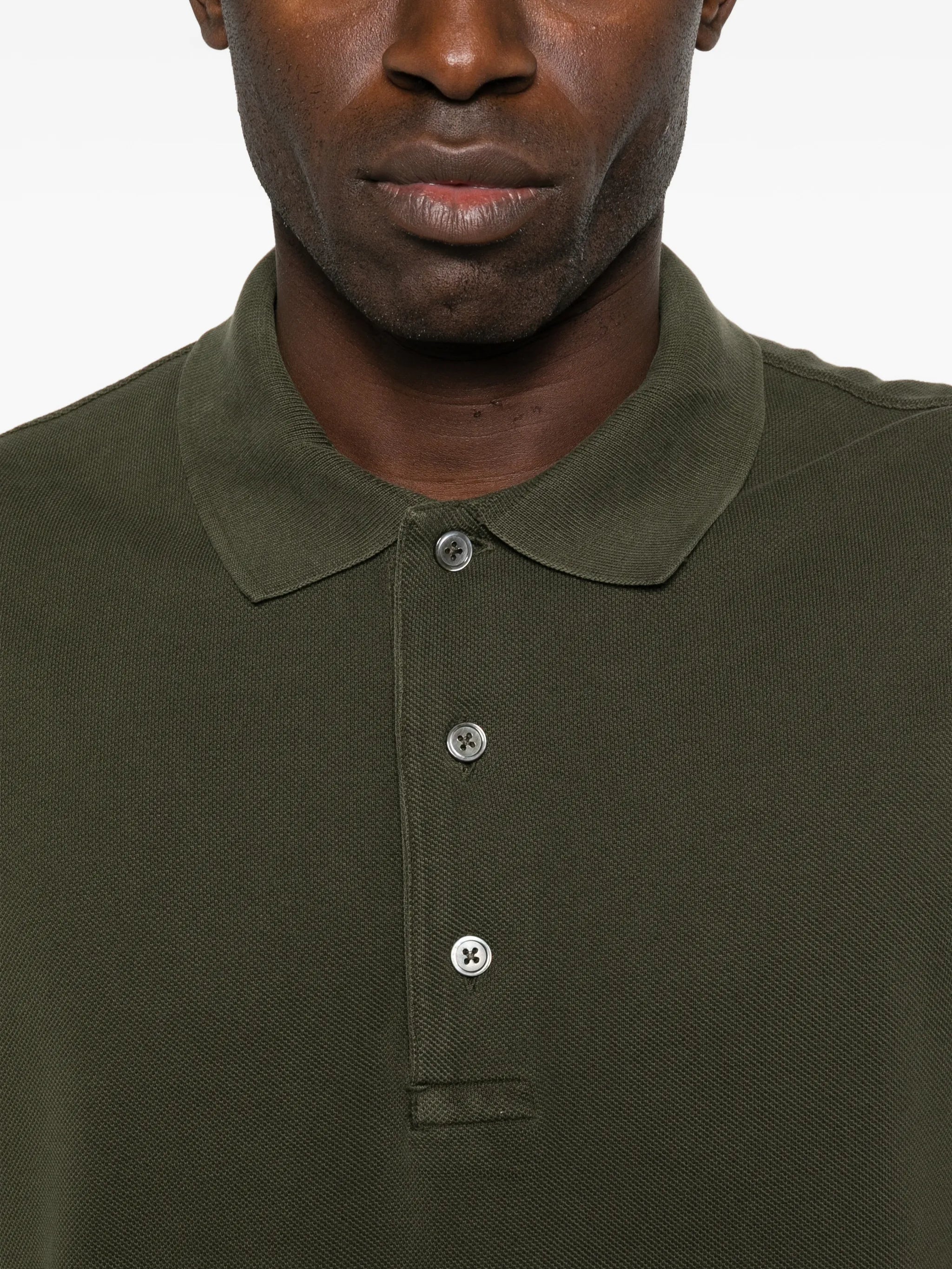 button-fastening polo shirt