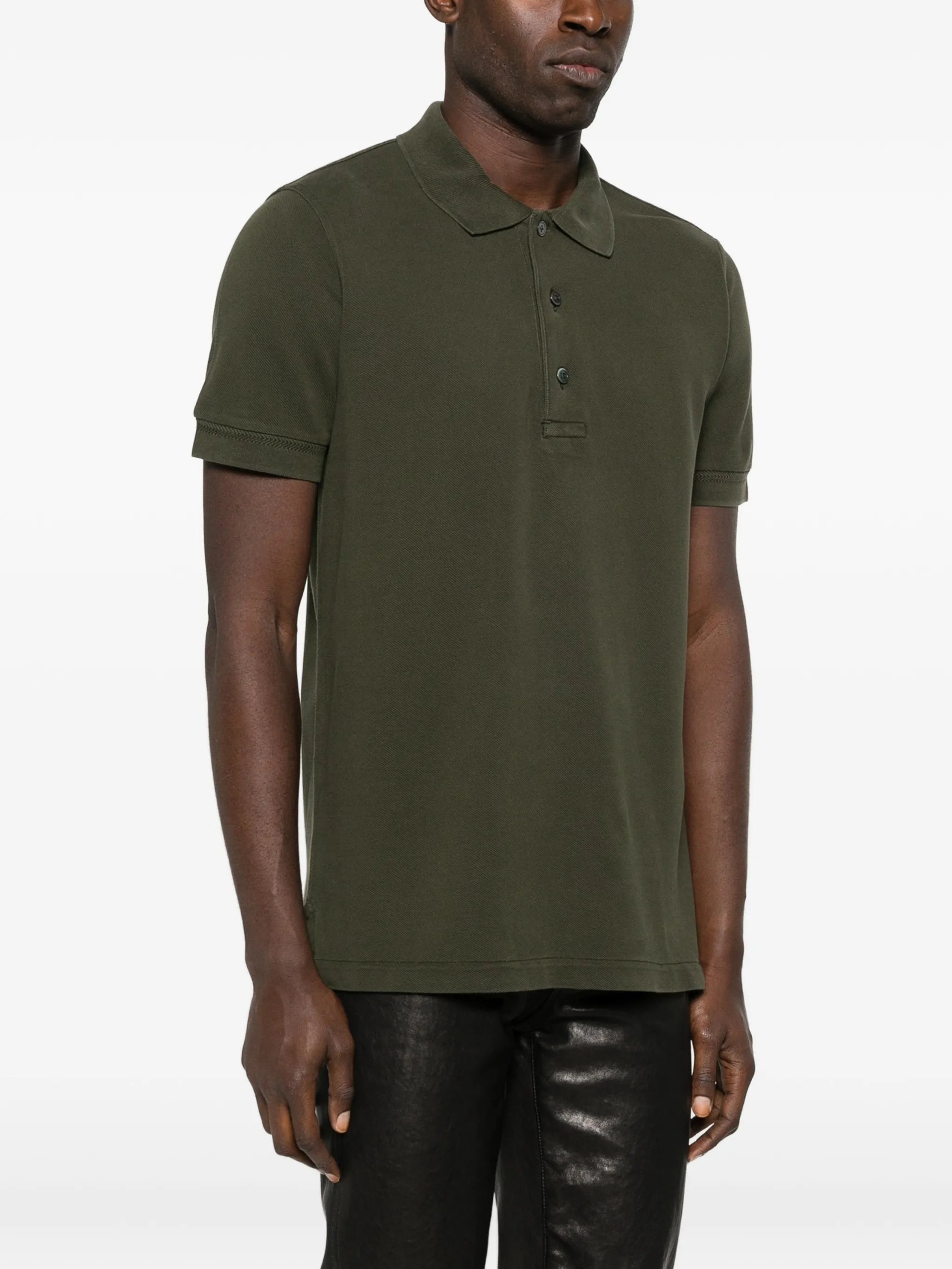 button-fastening polo shirt
