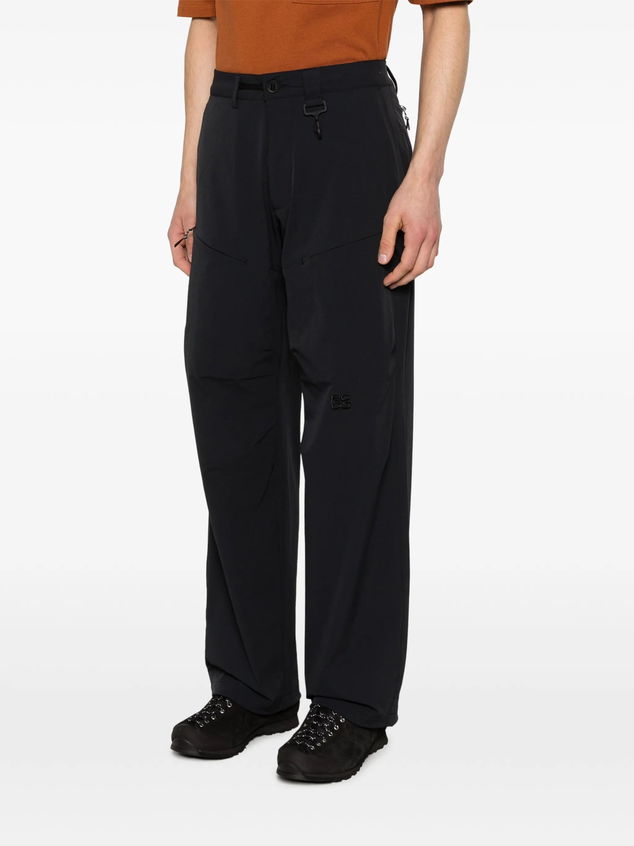 belt-loop trousers