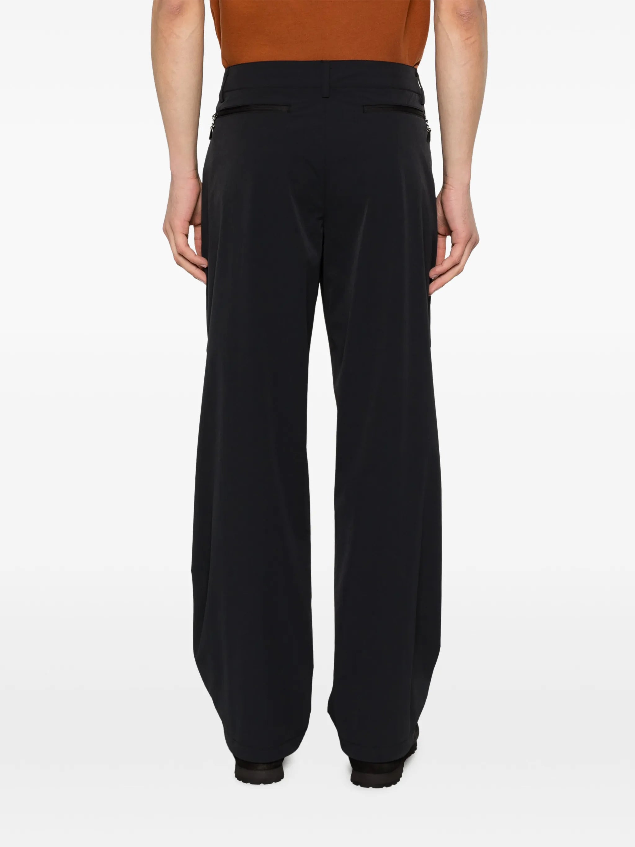 belt-loop trousers