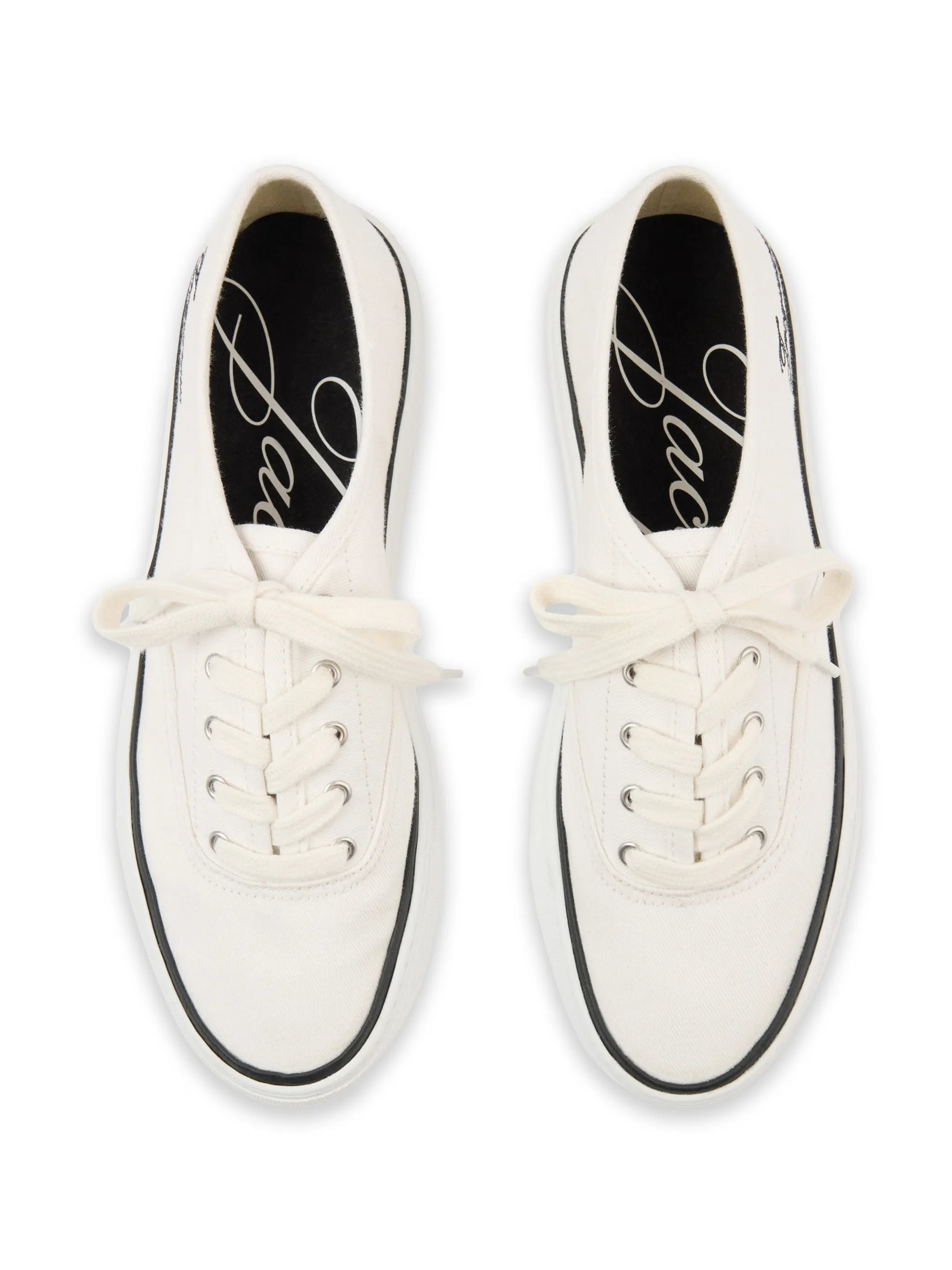the Féfé trainers