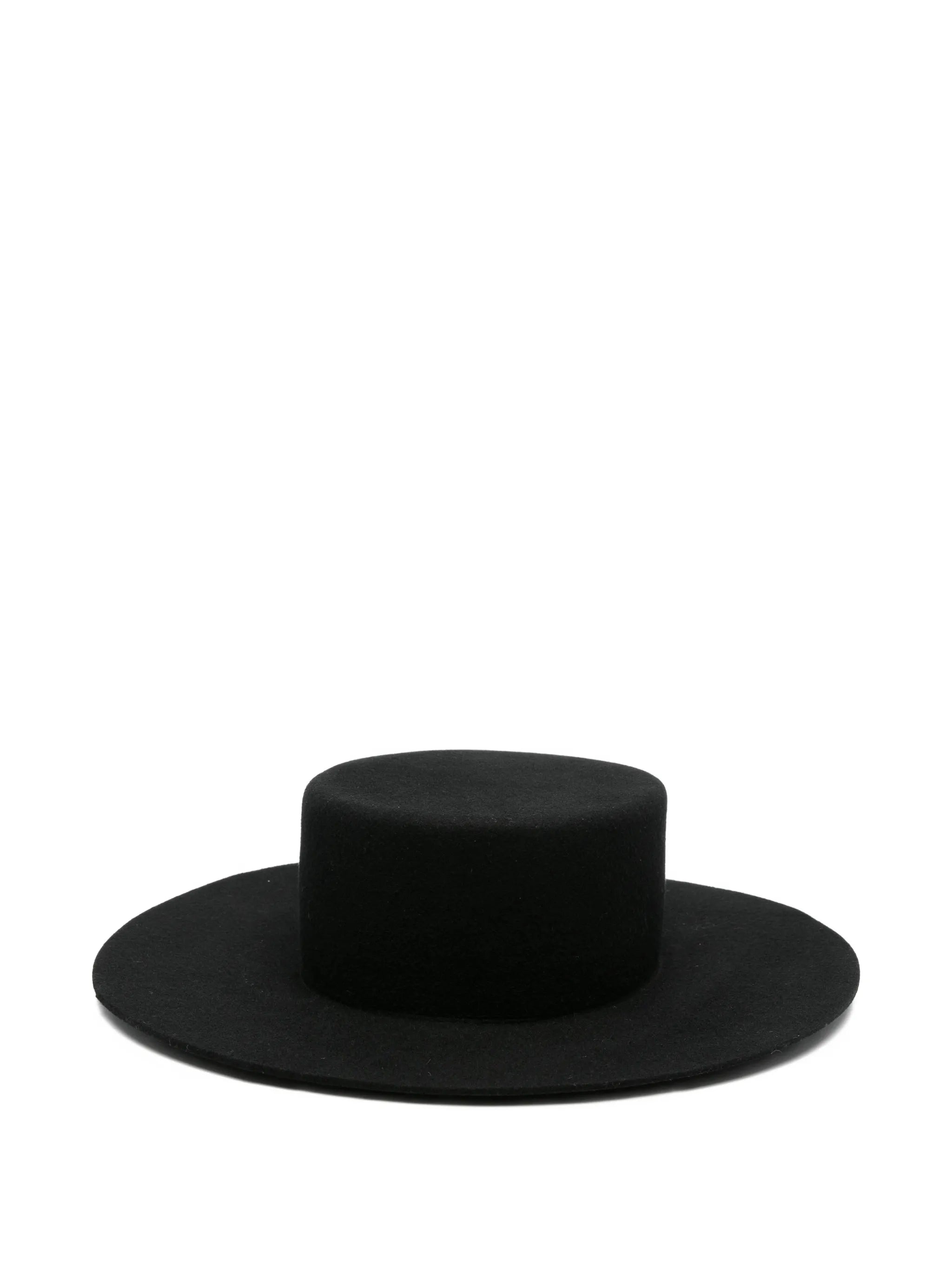 logo-detail hat