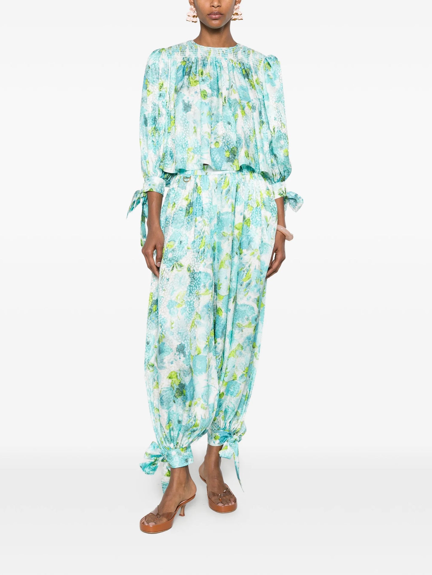 floral-print pleated trousers