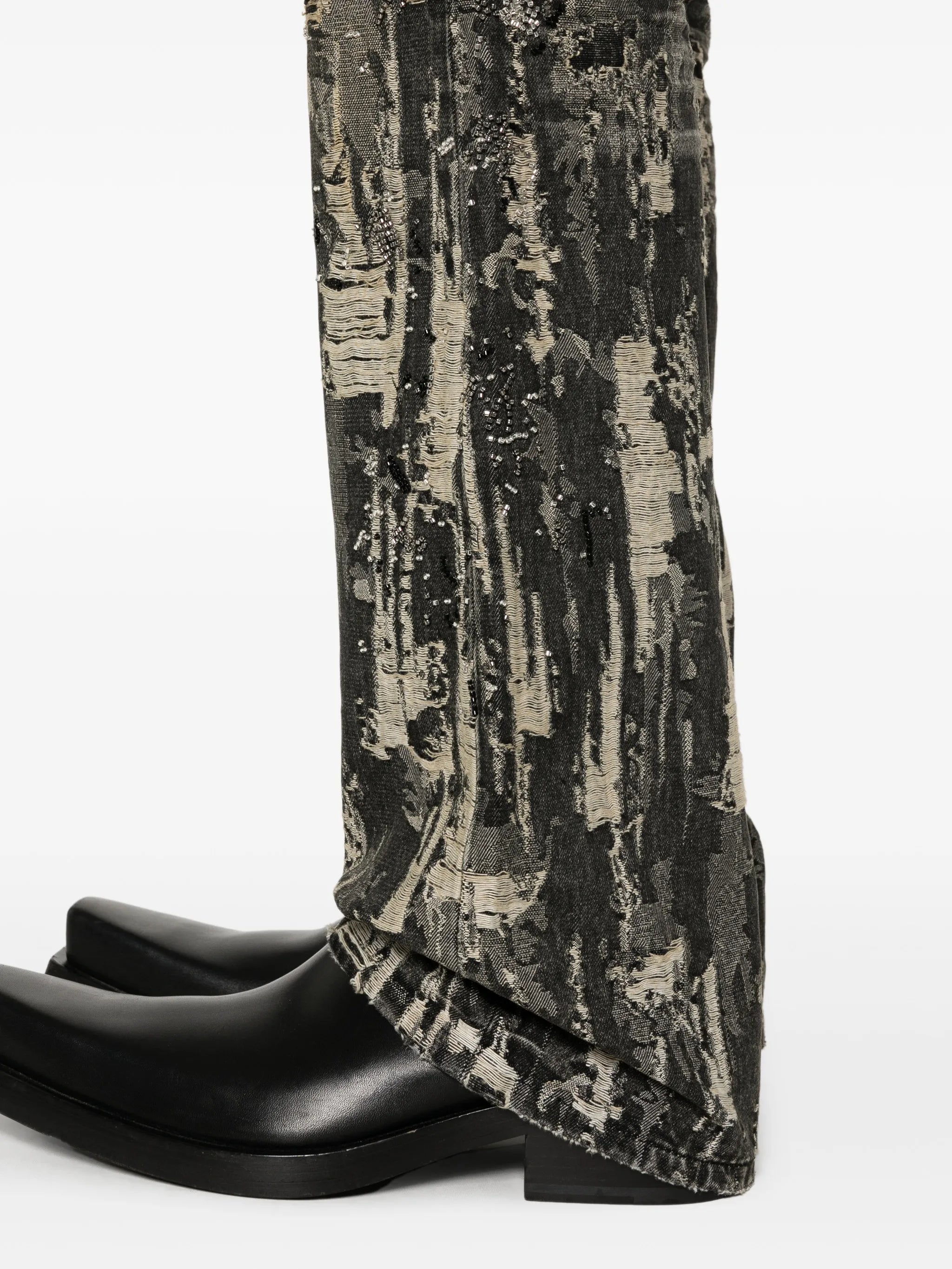 P026 beaded destroyed baggy jeans