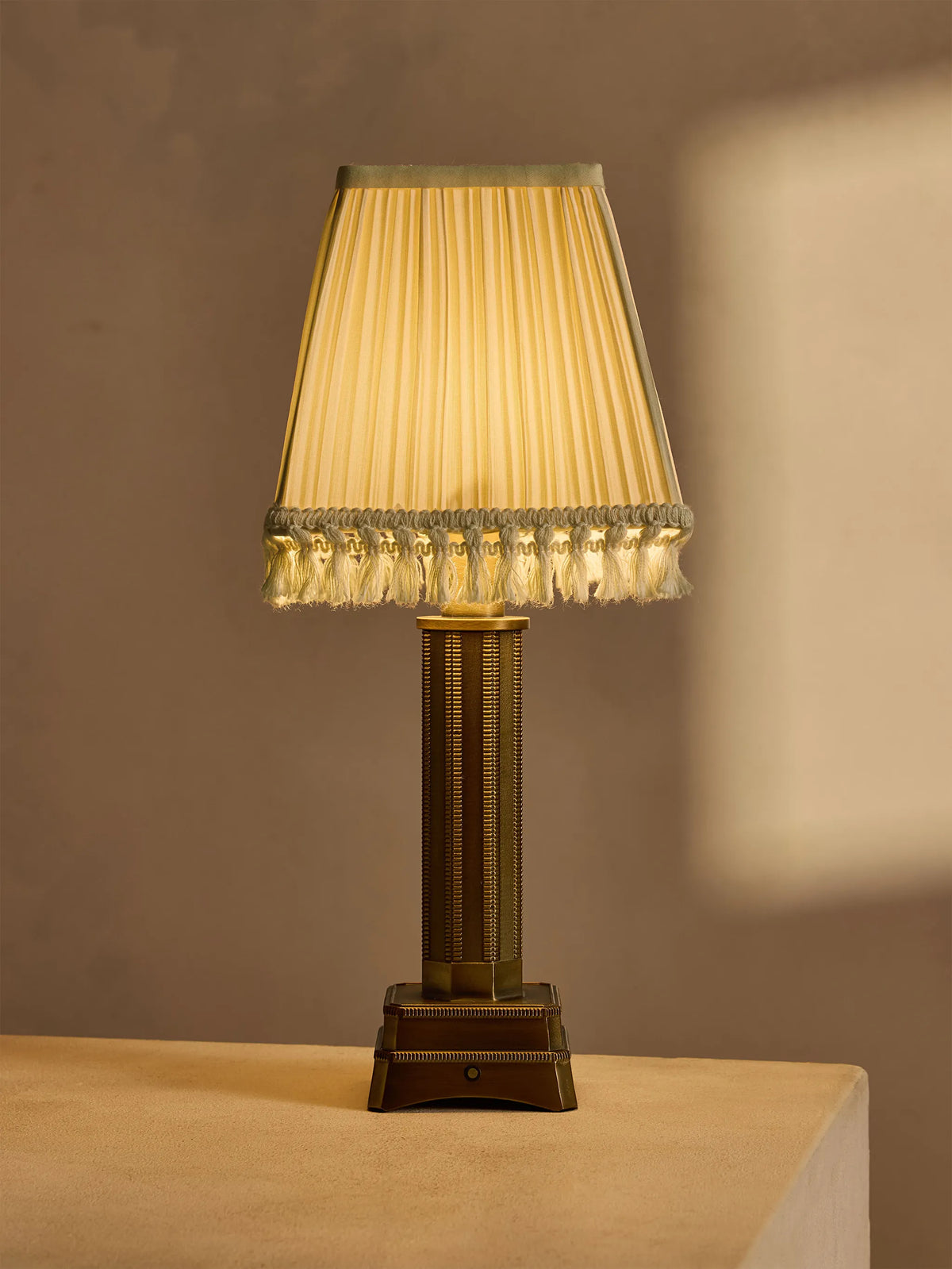 Oxford pleated tassel portable lamp