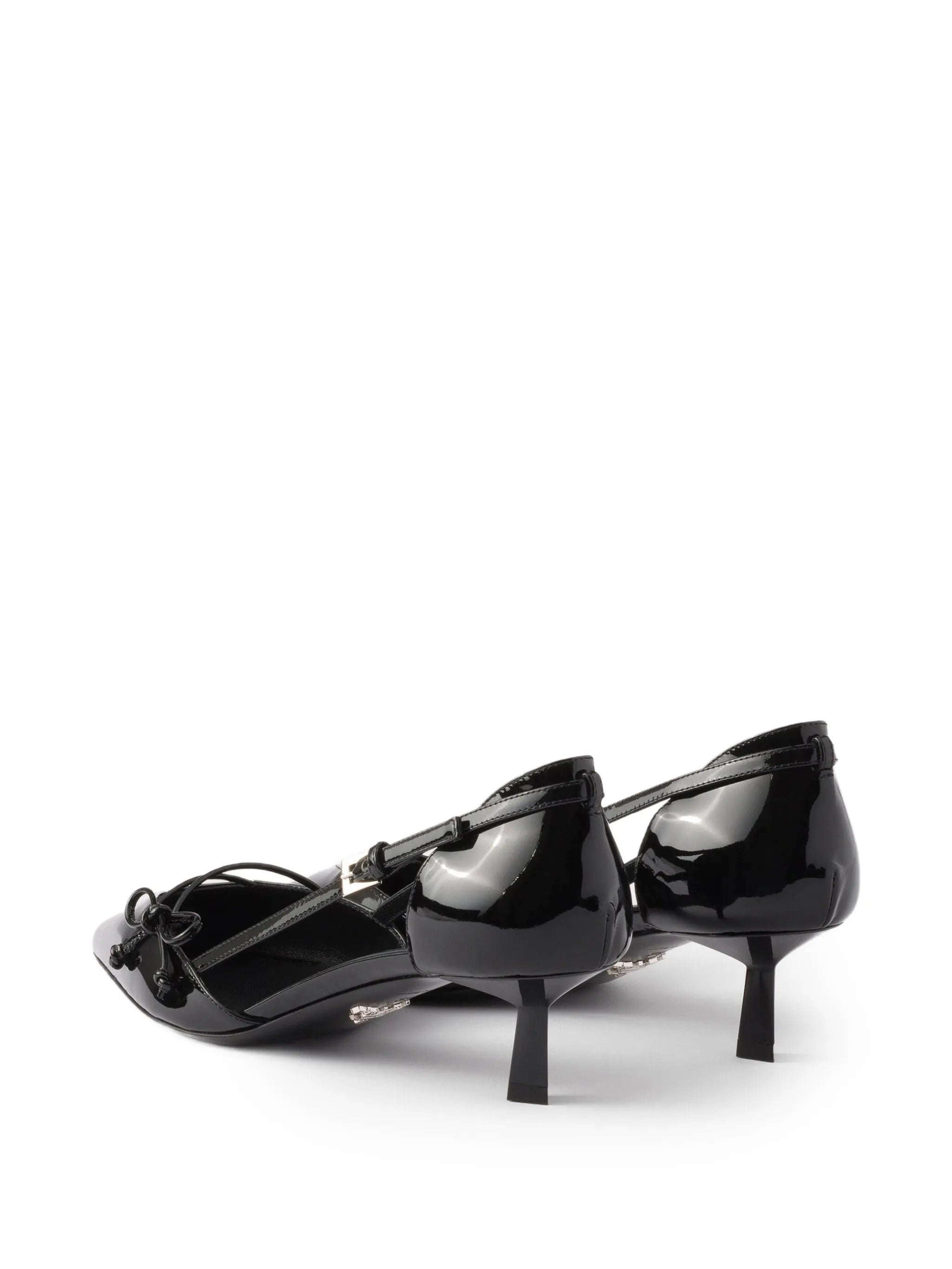 bow-detail pointed-toe pumps