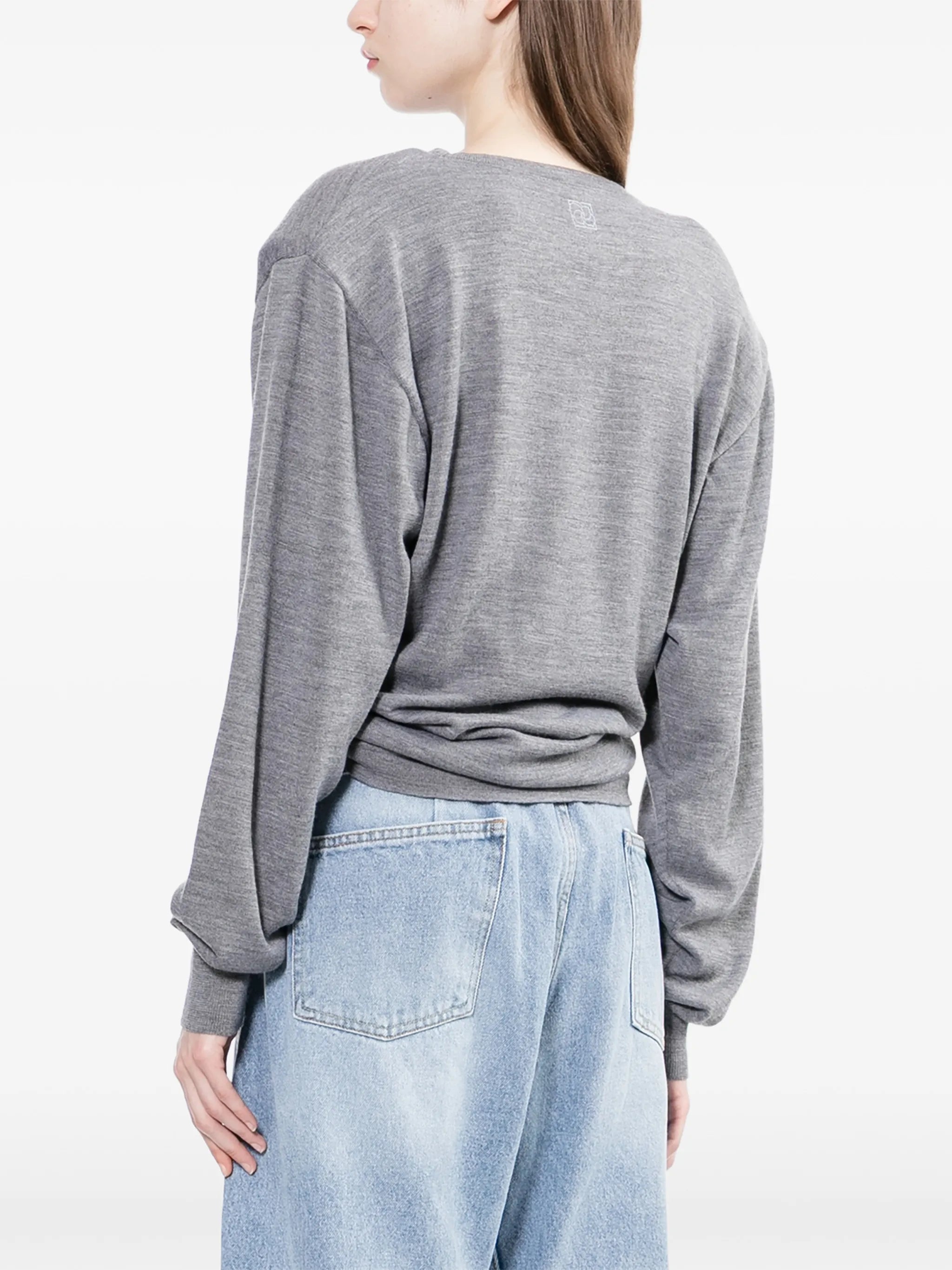 long-sleeved jumper